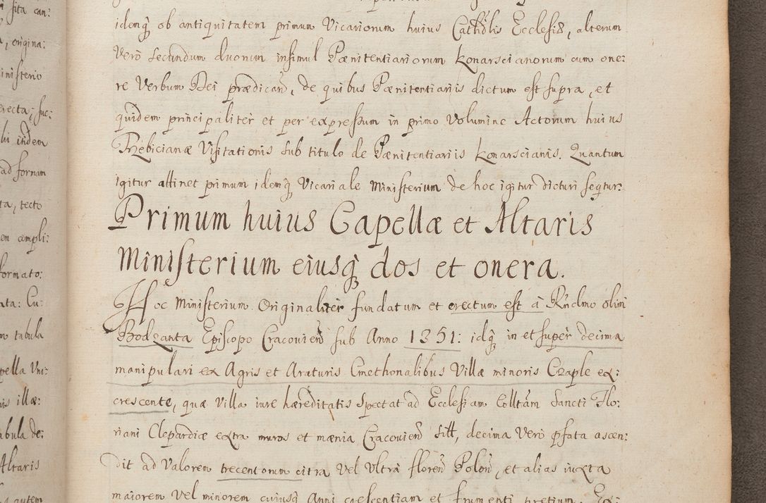 Zdjęcie nr 262 dla obiektu archiwalnego: In Nomine Domini Amen. ACTA VISITATIONIS. Externa sub Anno 1670 in Mense Julio incepta et in Augusto ac aliis Sequentibus eiusdem Anni mensibus per olim Illustrissimum ac Reverendissimum Dominum Andream Trzebicki Episcopum Cracoviensem in Cathedrali Ecclesia peractae, et successive per omnia et singula eiusdem Ecclesiae Sacella seu Capellas continuata atque ad hoc secundum volumen redacta et partim ob pestem Cracoviensem quadriennio grassantem partim ob alia legalia impedimenta quominus eadem Visitatio executa fuerit retardatae Demum morte praefati Illustrissimi et Reverendissimi Andreae Episcopi in Anno 1679 interveniente eadem Acta uti tam posthuma sub felici regimine Illustrissimi et Reverendissimi Domini Joannis Małachowski immediate in eundem Episcopatum succedentes ad effectum et finem executoris Authe. ordinaria in Anno 1682 sunt et fuerunt publicata, atque ideo illis omnibus et singulis quibus interest intimata.  VISITATIO Altarium Ecclesiae Cathedralis Cracoviensis infraspecificatorum circa translationem suorum ministeriorum et unionem Altaribus marmoreis ad quatuor columnas Ecclesiae sitis Anno Domini 1760 Die 17 Mensis Martij peracta. Perillustris Reverendissimus Dominus Hyacinthus Łopacki Canonicus Cathedralis et Archipresbyter Infulatus Cracoviensis Decanus Sandomiriensis a Celsissimo Illustrissimo Reverendissimo Domino Cajetano Ignatio Sołtyk Dei et Apostolicae Sedis Gratia Episcopo Cracoviensi Duce Severiae ad infrascripta delegatus per instrumentum tenoris sequentis ...