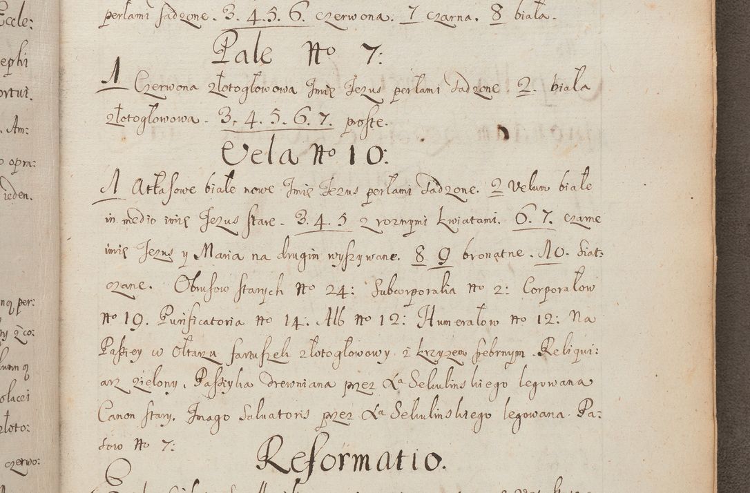 Zdjęcie nr 254 dla obiektu archiwalnego: In Nomine Domini Amen. ACTA VISITATIONIS. Externa sub Anno 1670 in Mense Julio incepta et in Augusto ac aliis Sequentibus eiusdem Anni mensibus per olim Illustrissimum ac Reverendissimum Dominum Andream Trzebicki Episcopum Cracoviensem in Cathedrali Ecclesia peractae, et successive per omnia et singula eiusdem Ecclesiae Sacella seu Capellas continuata atque ad hoc secundum volumen redacta et partim ob pestem Cracoviensem quadriennio grassantem partim ob alia legalia impedimenta quominus eadem Visitatio executa fuerit retardatae Demum morte praefati Illustrissimi et Reverendissimi Andreae Episcopi in Anno 1679 interveniente eadem Acta uti tam posthuma sub felici regimine Illustrissimi et Reverendissimi Domini Joannis Małachowski immediate in eundem Episcopatum succedentes ad effectum et finem executoris Authe. ordinaria in Anno 1682 sunt et fuerunt publicata, atque ideo illis omnibus et singulis quibus interest intimata.  VISITATIO Altarium Ecclesiae Cathedralis Cracoviensis infraspecificatorum circa translationem suorum ministeriorum et unionem Altaribus marmoreis ad quatuor columnas Ecclesiae sitis Anno Domini 1760 Die 17 Mensis Martij peracta. Perillustris Reverendissimus Dominus Hyacinthus Łopacki Canonicus Cathedralis et Archipresbyter Infulatus Cracoviensis Decanus Sandomiriensis a Celsissimo Illustrissimo Reverendissimo Domino Cajetano Ignatio Sołtyk Dei et Apostolicae Sedis Gratia Episcopo Cracoviensi Duce Severiae ad infrascripta delegatus per instrumentum tenoris sequentis ...
