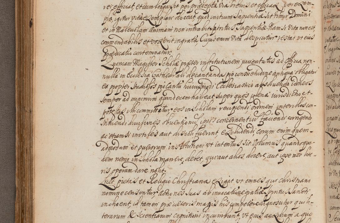 Zdjęcie nr 227 dla obiektu archiwalnego: In Nomine Domini Amen. ACTA VISITATIONIS. Externa sub Anno 1670 in Mense Julio incepta et in Augusto ac aliis Sequentibus eiusdem Anni mensibus per olim Illustrissimum ac Reverendissimum Dominum Andream Trzebicki Episcopum Cracoviensem in Cathedrali Ecclesia peractae, et successive per omnia et singula eiusdem Ecclesiae Sacella seu Capellas continuata atque ad hoc secundum volumen redacta et partim ob pestem Cracoviensem quadriennio grassantem partim ob alia legalia impedimenta quominus eadem Visitatio executa fuerit retardatae Demum morte praefati Illustrissimi et Reverendissimi Andreae Episcopi in Anno 1679 interveniente eadem Acta uti tam posthuma sub felici regimine Illustrissimi et Reverendissimi Domini Joannis Małachowski immediate in eundem Episcopatum succedentes ad effectum et finem executoris Authe. ordinaria in Anno 1682 sunt et fuerunt publicata, atque ideo illis omnibus et singulis quibus interest intimata.  VISITATIO Altarium Ecclesiae Cathedralis Cracoviensis infraspecificatorum circa translationem suorum ministeriorum et unionem Altaribus marmoreis ad quatuor columnas Ecclesiae sitis Anno Domini 1760 Die 17 Mensis Martij peracta. Perillustris Reverendissimus Dominus Hyacinthus Łopacki Canonicus Cathedralis et Archipresbyter Infulatus Cracoviensis Decanus Sandomiriensis a Celsissimo Illustrissimo Reverendissimo Domino Cajetano Ignatio Sołtyk Dei et Apostolicae Sedis Gratia Episcopo Cracoviensi Duce Severiae ad infrascripta delegatus per instrumentum tenoris sequentis ...