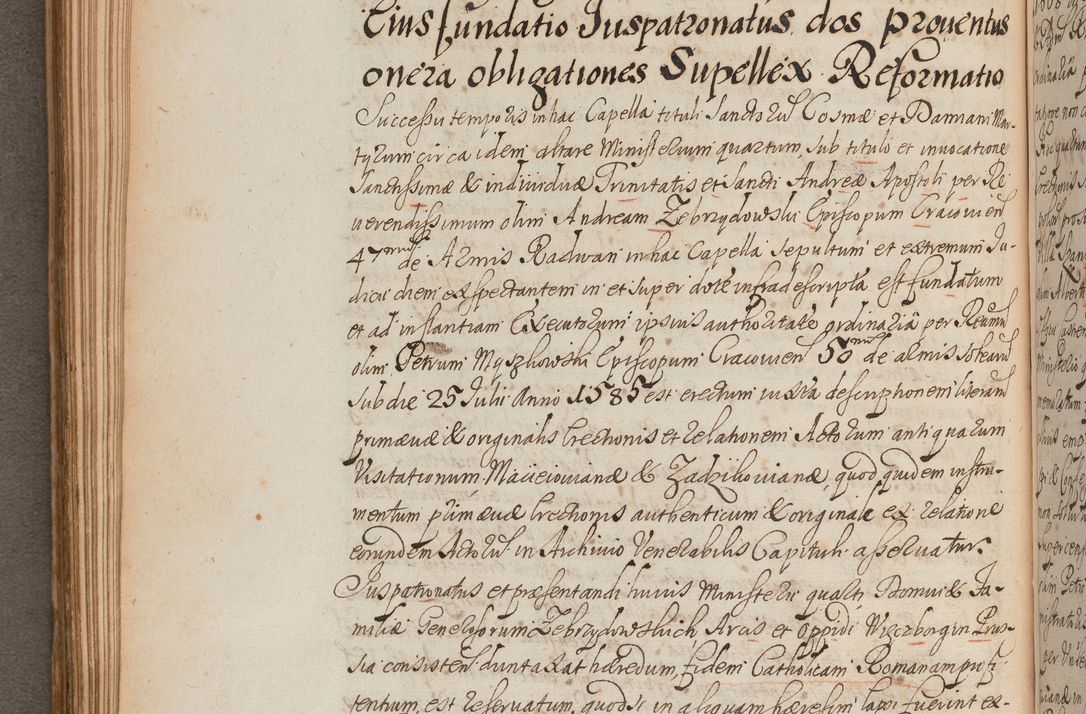 Zdjęcie nr 206 dla obiektu archiwalnego: In Nomine Domini Amen. ACTA VISITATIONIS. Externa sub Anno 1670 in Mense Julio incepta et in Augusto ac aliis Sequentibus eiusdem Anni mensibus per olim Illustrissimum ac Reverendissimum Dominum Andream Trzebicki Episcopum Cracoviensem in Cathedrali Ecclesia peractae, et successive per omnia et singula eiusdem Ecclesiae Sacella seu Capellas continuata atque ad hoc secundum volumen redacta et partim ob pestem Cracoviensem quadriennio grassantem partim ob alia legalia impedimenta quominus eadem Visitatio executa fuerit retardatae Demum morte praefati Illustrissimi et Reverendissimi Andreae Episcopi in Anno 1679 interveniente eadem Acta uti tam posthuma sub felici regimine Illustrissimi et Reverendissimi Domini Joannis Małachowski immediate in eundem Episcopatum succedentes ad effectum et finem executoris Authe. ordinaria in Anno 1682 sunt et fuerunt publicata, atque ideo illis omnibus et singulis quibus interest intimata.  VISITATIO Altarium Ecclesiae Cathedralis Cracoviensis infraspecificatorum circa translationem suorum ministeriorum et unionem Altaribus marmoreis ad quatuor columnas Ecclesiae sitis Anno Domini 1760 Die 17 Mensis Martij peracta. Perillustris Reverendissimus Dominus Hyacinthus Łopacki Canonicus Cathedralis et Archipresbyter Infulatus Cracoviensis Decanus Sandomiriensis a Celsissimo Illustrissimo Reverendissimo Domino Cajetano Ignatio Sołtyk Dei et Apostolicae Sedis Gratia Episcopo Cracoviensi Duce Severiae ad infrascripta delegatus per instrumentum tenoris sequentis ...
