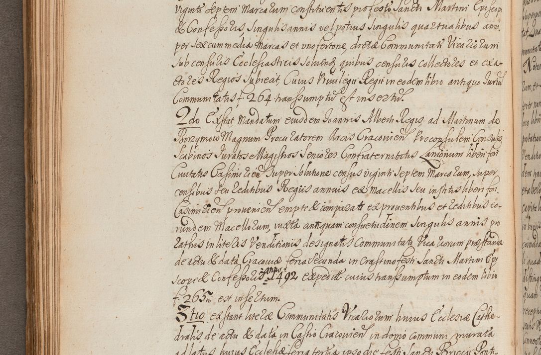 Zdjęcie nr 204 dla obiektu archiwalnego: In Nomine Domini Amen. ACTA VISITATIONIS. Externa sub Anno 1670 in Mense Julio incepta et in Augusto ac aliis Sequentibus eiusdem Anni mensibus per olim Illustrissimum ac Reverendissimum Dominum Andream Trzebicki Episcopum Cracoviensem in Cathedrali Ecclesia peractae, et successive per omnia et singula eiusdem Ecclesiae Sacella seu Capellas continuata atque ad hoc secundum volumen redacta et partim ob pestem Cracoviensem quadriennio grassantem partim ob alia legalia impedimenta quominus eadem Visitatio executa fuerit retardatae Demum morte praefati Illustrissimi et Reverendissimi Andreae Episcopi in Anno 1679 interveniente eadem Acta uti tam posthuma sub felici regimine Illustrissimi et Reverendissimi Domini Joannis Małachowski immediate in eundem Episcopatum succedentes ad effectum et finem executoris Authe. ordinaria in Anno 1682 sunt et fuerunt publicata, atque ideo illis omnibus et singulis quibus interest intimata.  VISITATIO Altarium Ecclesiae Cathedralis Cracoviensis infraspecificatorum circa translationem suorum ministeriorum et unionem Altaribus marmoreis ad quatuor columnas Ecclesiae sitis Anno Domini 1760 Die 17 Mensis Martij peracta. Perillustris Reverendissimus Dominus Hyacinthus Łopacki Canonicus Cathedralis et Archipresbyter Infulatus Cracoviensis Decanus Sandomiriensis a Celsissimo Illustrissimo Reverendissimo Domino Cajetano Ignatio Sołtyk Dei et Apostolicae Sedis Gratia Episcopo Cracoviensi Duce Severiae ad infrascripta delegatus per instrumentum tenoris sequentis ...