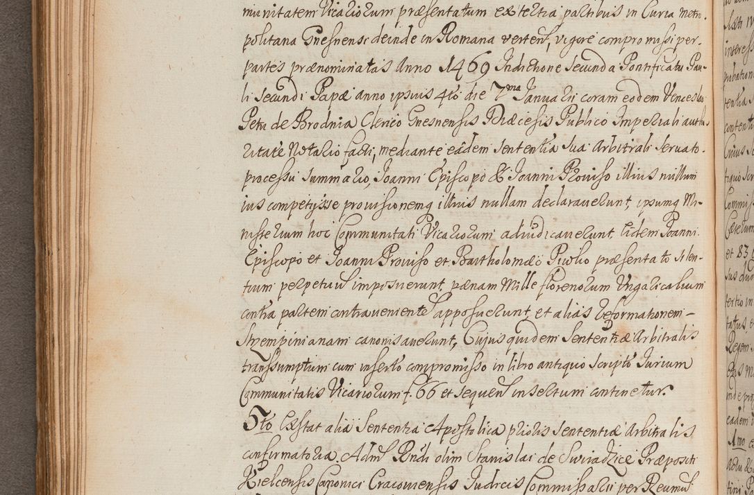 Zdjęcie nr 203 dla obiektu archiwalnego: In Nomine Domini Amen. ACTA VISITATIONIS. Externa sub Anno 1670 in Mense Julio incepta et in Augusto ac aliis Sequentibus eiusdem Anni mensibus per olim Illustrissimum ac Reverendissimum Dominum Andream Trzebicki Episcopum Cracoviensem in Cathedrali Ecclesia peractae, et successive per omnia et singula eiusdem Ecclesiae Sacella seu Capellas continuata atque ad hoc secundum volumen redacta et partim ob pestem Cracoviensem quadriennio grassantem partim ob alia legalia impedimenta quominus eadem Visitatio executa fuerit retardatae Demum morte praefati Illustrissimi et Reverendissimi Andreae Episcopi in Anno 1679 interveniente eadem Acta uti tam posthuma sub felici regimine Illustrissimi et Reverendissimi Domini Joannis Małachowski immediate in eundem Episcopatum succedentes ad effectum et finem executoris Authe. ordinaria in Anno 1682 sunt et fuerunt publicata, atque ideo illis omnibus et singulis quibus interest intimata.  VISITATIO Altarium Ecclesiae Cathedralis Cracoviensis infraspecificatorum circa translationem suorum ministeriorum et unionem Altaribus marmoreis ad quatuor columnas Ecclesiae sitis Anno Domini 1760 Die 17 Mensis Martij peracta. Perillustris Reverendissimus Dominus Hyacinthus Łopacki Canonicus Cathedralis et Archipresbyter Infulatus Cracoviensis Decanus Sandomiriensis a Celsissimo Illustrissimo Reverendissimo Domino Cajetano Ignatio Sołtyk Dei et Apostolicae Sedis Gratia Episcopo Cracoviensi Duce Severiae ad infrascripta delegatus per instrumentum tenoris sequentis ...