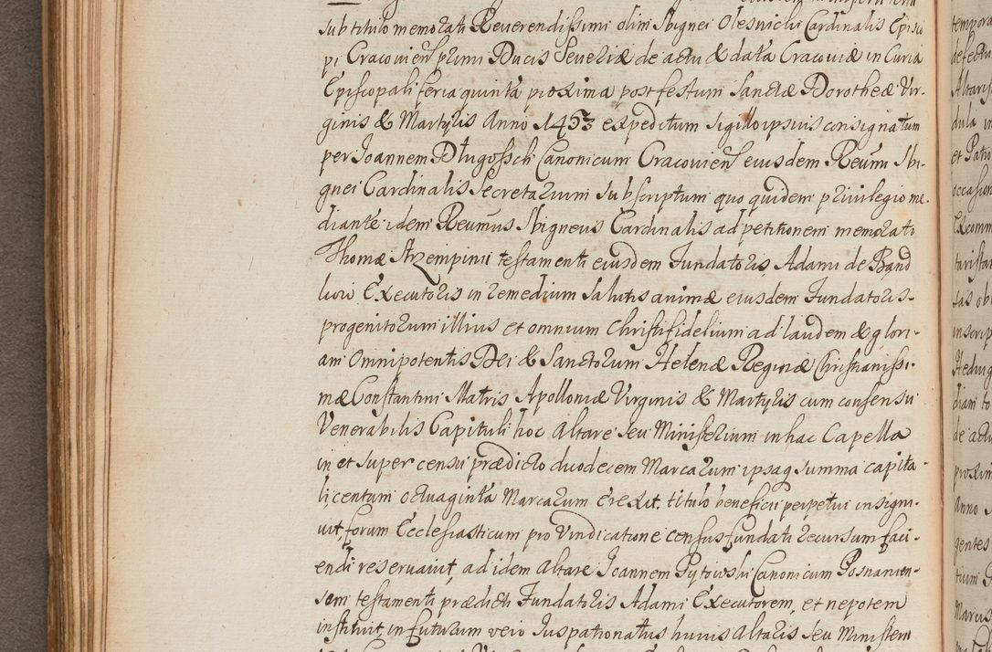 Zdjęcie nr 200 dla obiektu archiwalnego: In Nomine Domini Amen. ACTA VISITATIONIS. Externa sub Anno 1670 in Mense Julio incepta et in Augusto ac aliis Sequentibus eiusdem Anni mensibus per olim Illustrissimum ac Reverendissimum Dominum Andream Trzebicki Episcopum Cracoviensem in Cathedrali Ecclesia peractae, et successive per omnia et singula eiusdem Ecclesiae Sacella seu Capellas continuata atque ad hoc secundum volumen redacta et partim ob pestem Cracoviensem quadriennio grassantem partim ob alia legalia impedimenta quominus eadem Visitatio executa fuerit retardatae Demum morte praefati Illustrissimi et Reverendissimi Andreae Episcopi in Anno 1679 interveniente eadem Acta uti tam posthuma sub felici regimine Illustrissimi et Reverendissimi Domini Joannis Małachowski immediate in eundem Episcopatum succedentes ad effectum et finem executoris Authe. ordinaria in Anno 1682 sunt et fuerunt publicata, atque ideo illis omnibus et singulis quibus interest intimata.  VISITATIO Altarium Ecclesiae Cathedralis Cracoviensis infraspecificatorum circa translationem suorum ministeriorum et unionem Altaribus marmoreis ad quatuor columnas Ecclesiae sitis Anno Domini 1760 Die 17 Mensis Martij peracta. Perillustris Reverendissimus Dominus Hyacinthus Łopacki Canonicus Cathedralis et Archipresbyter Infulatus Cracoviensis Decanus Sandomiriensis a Celsissimo Illustrissimo Reverendissimo Domino Cajetano Ignatio Sołtyk Dei et Apostolicae Sedis Gratia Episcopo Cracoviensi Duce Severiae ad infrascripta delegatus per instrumentum tenoris sequentis ...