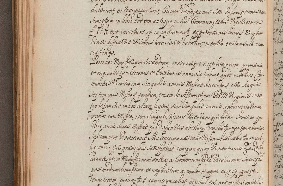 Zdjęcie nr 198 dla obiektu archiwalnego: In Nomine Domini Amen. ACTA VISITATIONIS. Externa sub Anno 1670 in Mense Julio incepta et in Augusto ac aliis Sequentibus eiusdem Anni mensibus per olim Illustrissimum ac Reverendissimum Dominum Andream Trzebicki Episcopum Cracoviensem in Cathedrali Ecclesia peractae, et successive per omnia et singula eiusdem Ecclesiae Sacella seu Capellas continuata atque ad hoc secundum volumen redacta et partim ob pestem Cracoviensem quadriennio grassantem partim ob alia legalia impedimenta quominus eadem Visitatio executa fuerit retardatae Demum morte praefati Illustrissimi et Reverendissimi Andreae Episcopi in Anno 1679 interveniente eadem Acta uti tam posthuma sub felici regimine Illustrissimi et Reverendissimi Domini Joannis Małachowski immediate in eundem Episcopatum succedentes ad effectum et finem executoris Authe. ordinaria in Anno 1682 sunt et fuerunt publicata, atque ideo illis omnibus et singulis quibus interest intimata.  VISITATIO Altarium Ecclesiae Cathedralis Cracoviensis infraspecificatorum circa translationem suorum ministeriorum et unionem Altaribus marmoreis ad quatuor columnas Ecclesiae sitis Anno Domini 1760 Die 17 Mensis Martij peracta. Perillustris Reverendissimus Dominus Hyacinthus Łopacki Canonicus Cathedralis et Archipresbyter Infulatus Cracoviensis Decanus Sandomiriensis a Celsissimo Illustrissimo Reverendissimo Domino Cajetano Ignatio Sołtyk Dei et Apostolicae Sedis Gratia Episcopo Cracoviensi Duce Severiae ad infrascripta delegatus per instrumentum tenoris sequentis ...