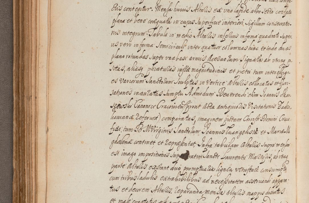 Zdjęcie nr 181 dla obiektu archiwalnego: In Nomine Domini Amen. ACTA VISITATIONIS. Externa sub Anno 1670 in Mense Julio incepta et in Augusto ac aliis Sequentibus eiusdem Anni mensibus per olim Illustrissimum ac Reverendissimum Dominum Andream Trzebicki Episcopum Cracoviensem in Cathedrali Ecclesia peractae, et successive per omnia et singula eiusdem Ecclesiae Sacella seu Capellas continuata atque ad hoc secundum volumen redacta et partim ob pestem Cracoviensem quadriennio grassantem partim ob alia legalia impedimenta quominus eadem Visitatio executa fuerit retardatae Demum morte praefati Illustrissimi et Reverendissimi Andreae Episcopi in Anno 1679 interveniente eadem Acta uti tam posthuma sub felici regimine Illustrissimi et Reverendissimi Domini Joannis Małachowski immediate in eundem Episcopatum succedentes ad effectum et finem executoris Authe. ordinaria in Anno 1682 sunt et fuerunt publicata, atque ideo illis omnibus et singulis quibus interest intimata.  VISITATIO Altarium Ecclesiae Cathedralis Cracoviensis infraspecificatorum circa translationem suorum ministeriorum et unionem Altaribus marmoreis ad quatuor columnas Ecclesiae sitis Anno Domini 1760 Die 17 Mensis Martij peracta. Perillustris Reverendissimus Dominus Hyacinthus Łopacki Canonicus Cathedralis et Archipresbyter Infulatus Cracoviensis Decanus Sandomiriensis a Celsissimo Illustrissimo Reverendissimo Domino Cajetano Ignatio Sołtyk Dei et Apostolicae Sedis Gratia Episcopo Cracoviensi Duce Severiae ad infrascripta delegatus per instrumentum tenoris sequentis ...
