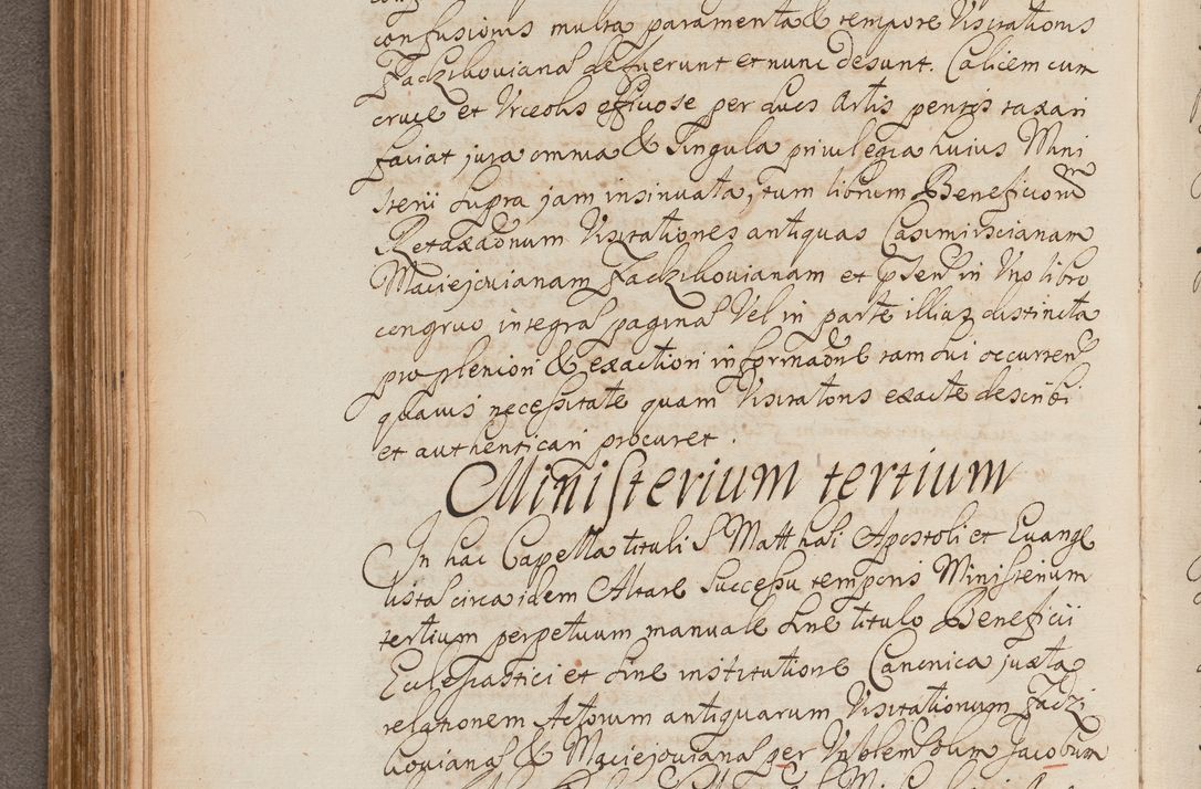 Zdjęcie nr 175 dla obiektu archiwalnego: In Nomine Domini Amen. ACTA VISITATIONIS. Externa sub Anno 1670 in Mense Julio incepta et in Augusto ac aliis Sequentibus eiusdem Anni mensibus per olim Illustrissimum ac Reverendissimum Dominum Andream Trzebicki Episcopum Cracoviensem in Cathedrali Ecclesia peractae, et successive per omnia et singula eiusdem Ecclesiae Sacella seu Capellas continuata atque ad hoc secundum volumen redacta et partim ob pestem Cracoviensem quadriennio grassantem partim ob alia legalia impedimenta quominus eadem Visitatio executa fuerit retardatae Demum morte praefati Illustrissimi et Reverendissimi Andreae Episcopi in Anno 1679 interveniente eadem Acta uti tam posthuma sub felici regimine Illustrissimi et Reverendissimi Domini Joannis Małachowski immediate in eundem Episcopatum succedentes ad effectum et finem executoris Authe. ordinaria in Anno 1682 sunt et fuerunt publicata, atque ideo illis omnibus et singulis quibus interest intimata.  VISITATIO Altarium Ecclesiae Cathedralis Cracoviensis infraspecificatorum circa translationem suorum ministeriorum et unionem Altaribus marmoreis ad quatuor columnas Ecclesiae sitis Anno Domini 1760 Die 17 Mensis Martij peracta. Perillustris Reverendissimus Dominus Hyacinthus Łopacki Canonicus Cathedralis et Archipresbyter Infulatus Cracoviensis Decanus Sandomiriensis a Celsissimo Illustrissimo Reverendissimo Domino Cajetano Ignatio Sołtyk Dei et Apostolicae Sedis Gratia Episcopo Cracoviensi Duce Severiae ad infrascripta delegatus per instrumentum tenoris sequentis ...