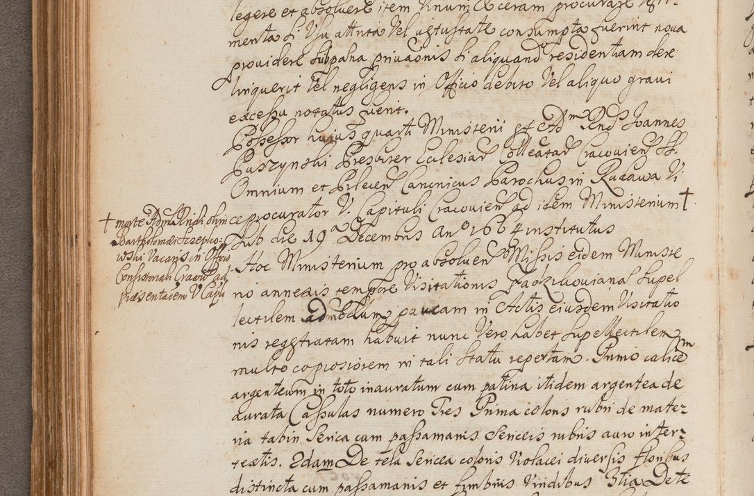 Zdjęcie nr 178 dla obiektu archiwalnego: In Nomine Domini Amen. ACTA VISITATIONIS. Externa sub Anno 1670 in Mense Julio incepta et in Augusto ac aliis Sequentibus eiusdem Anni mensibus per olim Illustrissimum ac Reverendissimum Dominum Andream Trzebicki Episcopum Cracoviensem in Cathedrali Ecclesia peractae, et successive per omnia et singula eiusdem Ecclesiae Sacella seu Capellas continuata atque ad hoc secundum volumen redacta et partim ob pestem Cracoviensem quadriennio grassantem partim ob alia legalia impedimenta quominus eadem Visitatio executa fuerit retardatae Demum morte praefati Illustrissimi et Reverendissimi Andreae Episcopi in Anno 1679 interveniente eadem Acta uti tam posthuma sub felici regimine Illustrissimi et Reverendissimi Domini Joannis Małachowski immediate in eundem Episcopatum succedentes ad effectum et finem executoris Authe. ordinaria in Anno 1682 sunt et fuerunt publicata, atque ideo illis omnibus et singulis quibus interest intimata.  VISITATIO Altarium Ecclesiae Cathedralis Cracoviensis infraspecificatorum circa translationem suorum ministeriorum et unionem Altaribus marmoreis ad quatuor columnas Ecclesiae sitis Anno Domini 1760 Die 17 Mensis Martij peracta. Perillustris Reverendissimus Dominus Hyacinthus Łopacki Canonicus Cathedralis et Archipresbyter Infulatus Cracoviensis Decanus Sandomiriensis a Celsissimo Illustrissimo Reverendissimo Domino Cajetano Ignatio Sołtyk Dei et Apostolicae Sedis Gratia Episcopo Cracoviensi Duce Severiae ad infrascripta delegatus per instrumentum tenoris sequentis ...