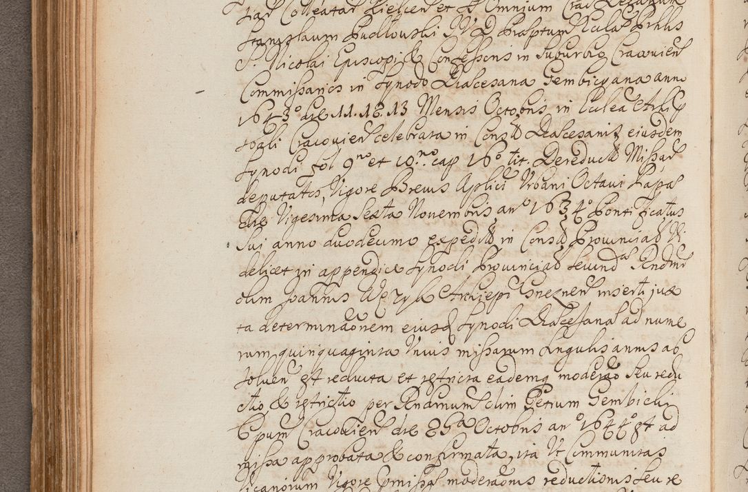 Zdjęcie nr 176 dla obiektu archiwalnego: In Nomine Domini Amen. ACTA VISITATIONIS. Externa sub Anno 1670 in Mense Julio incepta et in Augusto ac aliis Sequentibus eiusdem Anni mensibus per olim Illustrissimum ac Reverendissimum Dominum Andream Trzebicki Episcopum Cracoviensem in Cathedrali Ecclesia peractae, et successive per omnia et singula eiusdem Ecclesiae Sacella seu Capellas continuata atque ad hoc secundum volumen redacta et partim ob pestem Cracoviensem quadriennio grassantem partim ob alia legalia impedimenta quominus eadem Visitatio executa fuerit retardatae Demum morte praefati Illustrissimi et Reverendissimi Andreae Episcopi in Anno 1679 interveniente eadem Acta uti tam posthuma sub felici regimine Illustrissimi et Reverendissimi Domini Joannis Małachowski immediate in eundem Episcopatum succedentes ad effectum et finem executoris Authe. ordinaria in Anno 1682 sunt et fuerunt publicata, atque ideo illis omnibus et singulis quibus interest intimata.  VISITATIO Altarium Ecclesiae Cathedralis Cracoviensis infraspecificatorum circa translationem suorum ministeriorum et unionem Altaribus marmoreis ad quatuor columnas Ecclesiae sitis Anno Domini 1760 Die 17 Mensis Martij peracta. Perillustris Reverendissimus Dominus Hyacinthus Łopacki Canonicus Cathedralis et Archipresbyter Infulatus Cracoviensis Decanus Sandomiriensis a Celsissimo Illustrissimo Reverendissimo Domino Cajetano Ignatio Sołtyk Dei et Apostolicae Sedis Gratia Episcopo Cracoviensi Duce Severiae ad infrascripta delegatus per instrumentum tenoris sequentis ...