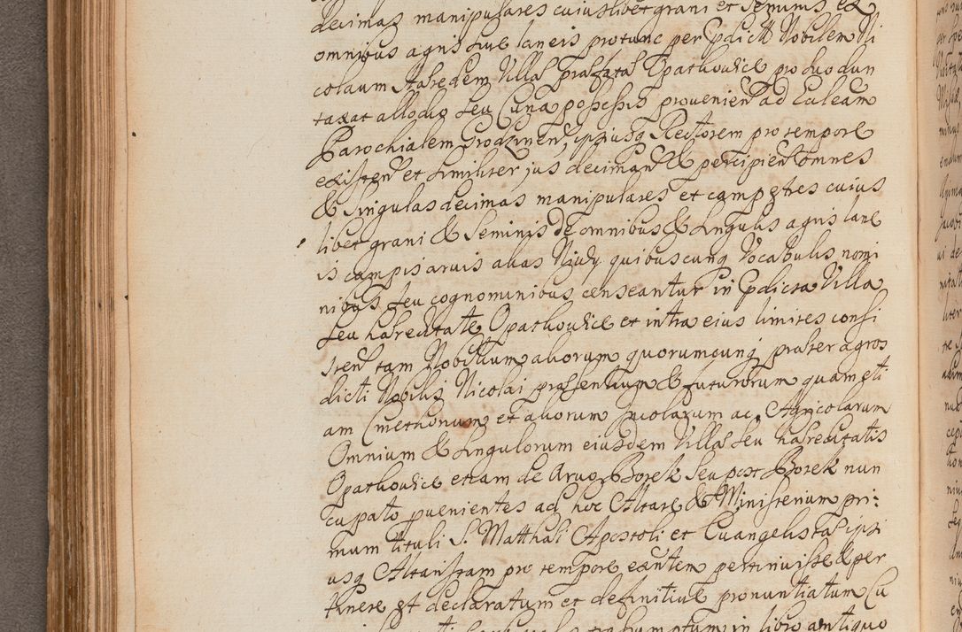 Zdjęcie nr 167 dla obiektu archiwalnego: In Nomine Domini Amen. ACTA VISITATIONIS. Externa sub Anno 1670 in Mense Julio incepta et in Augusto ac aliis Sequentibus eiusdem Anni mensibus per olim Illustrissimum ac Reverendissimum Dominum Andream Trzebicki Episcopum Cracoviensem in Cathedrali Ecclesia peractae, et successive per omnia et singula eiusdem Ecclesiae Sacella seu Capellas continuata atque ad hoc secundum volumen redacta et partim ob pestem Cracoviensem quadriennio grassantem partim ob alia legalia impedimenta quominus eadem Visitatio executa fuerit retardatae Demum morte praefati Illustrissimi et Reverendissimi Andreae Episcopi in Anno 1679 interveniente eadem Acta uti tam posthuma sub felici regimine Illustrissimi et Reverendissimi Domini Joannis Małachowski immediate in eundem Episcopatum succedentes ad effectum et finem executoris Authe. ordinaria in Anno 1682 sunt et fuerunt publicata, atque ideo illis omnibus et singulis quibus interest intimata.  VISITATIO Altarium Ecclesiae Cathedralis Cracoviensis infraspecificatorum circa translationem suorum ministeriorum et unionem Altaribus marmoreis ad quatuor columnas Ecclesiae sitis Anno Domini 1760 Die 17 Mensis Martij peracta. Perillustris Reverendissimus Dominus Hyacinthus Łopacki Canonicus Cathedralis et Archipresbyter Infulatus Cracoviensis Decanus Sandomiriensis a Celsissimo Illustrissimo Reverendissimo Domino Cajetano Ignatio Sołtyk Dei et Apostolicae Sedis Gratia Episcopo Cracoviensi Duce Severiae ad infrascripta delegatus per instrumentum tenoris sequentis ...
