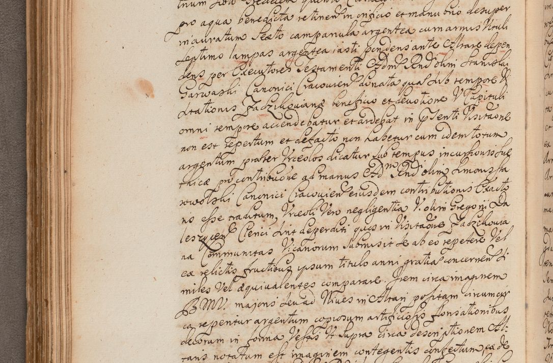Zdjęcie nr 160 dla obiektu archiwalnego: In Nomine Domini Amen. ACTA VISITATIONIS. Externa sub Anno 1670 in Mense Julio incepta et in Augusto ac aliis Sequentibus eiusdem Anni mensibus per olim Illustrissimum ac Reverendissimum Dominum Andream Trzebicki Episcopum Cracoviensem in Cathedrali Ecclesia peractae, et successive per omnia et singula eiusdem Ecclesiae Sacella seu Capellas continuata atque ad hoc secundum volumen redacta et partim ob pestem Cracoviensem quadriennio grassantem partim ob alia legalia impedimenta quominus eadem Visitatio executa fuerit retardatae Demum morte praefati Illustrissimi et Reverendissimi Andreae Episcopi in Anno 1679 interveniente eadem Acta uti tam posthuma sub felici regimine Illustrissimi et Reverendissimi Domini Joannis Małachowski immediate in eundem Episcopatum succedentes ad effectum et finem executoris Authe. ordinaria in Anno 1682 sunt et fuerunt publicata, atque ideo illis omnibus et singulis quibus interest intimata.  VISITATIO Altarium Ecclesiae Cathedralis Cracoviensis infraspecificatorum circa translationem suorum ministeriorum et unionem Altaribus marmoreis ad quatuor columnas Ecclesiae sitis Anno Domini 1760 Die 17 Mensis Martij peracta. Perillustris Reverendissimus Dominus Hyacinthus Łopacki Canonicus Cathedralis et Archipresbyter Infulatus Cracoviensis Decanus Sandomiriensis a Celsissimo Illustrissimo Reverendissimo Domino Cajetano Ignatio Sołtyk Dei et Apostolicae Sedis Gratia Episcopo Cracoviensi Duce Severiae ad infrascripta delegatus per instrumentum tenoris sequentis ...
