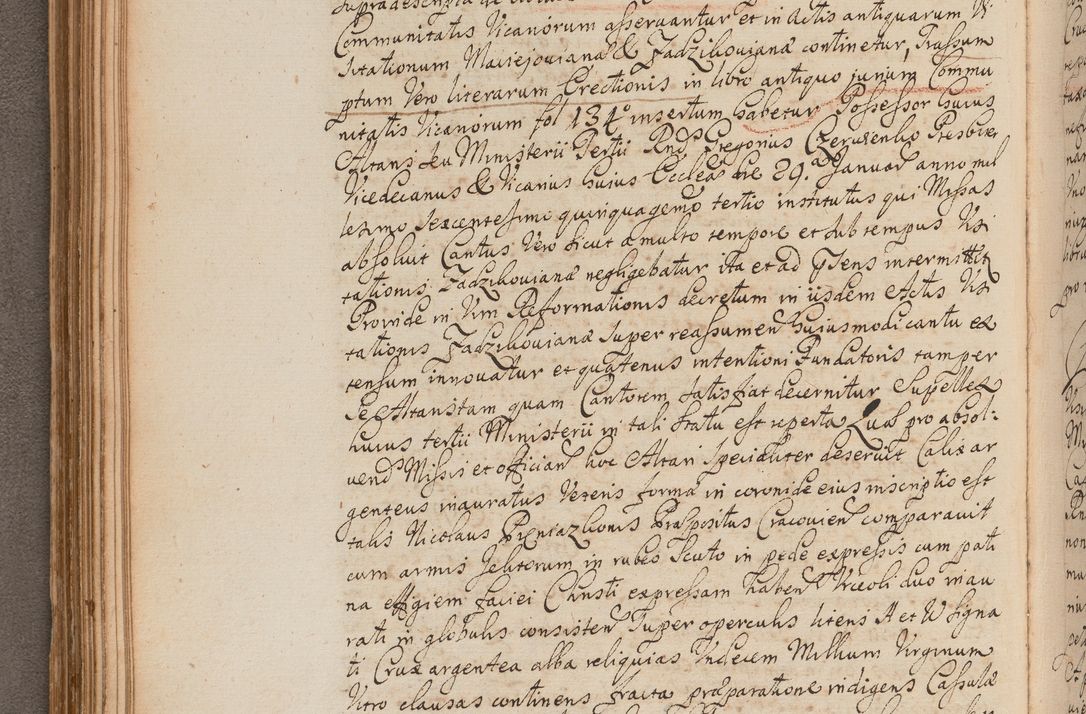 Zdjęcie nr 154 dla obiektu archiwalnego: In Nomine Domini Amen. ACTA VISITATIONIS. Externa sub Anno 1670 in Mense Julio incepta et in Augusto ac aliis Sequentibus eiusdem Anni mensibus per olim Illustrissimum ac Reverendissimum Dominum Andream Trzebicki Episcopum Cracoviensem in Cathedrali Ecclesia peractae, et successive per omnia et singula eiusdem Ecclesiae Sacella seu Capellas continuata atque ad hoc secundum volumen redacta et partim ob pestem Cracoviensem quadriennio grassantem partim ob alia legalia impedimenta quominus eadem Visitatio executa fuerit retardatae Demum morte praefati Illustrissimi et Reverendissimi Andreae Episcopi in Anno 1679 interveniente eadem Acta uti tam posthuma sub felici regimine Illustrissimi et Reverendissimi Domini Joannis Małachowski immediate in eundem Episcopatum succedentes ad effectum et finem executoris Authe. ordinaria in Anno 1682 sunt et fuerunt publicata, atque ideo illis omnibus et singulis quibus interest intimata.  VISITATIO Altarium Ecclesiae Cathedralis Cracoviensis infraspecificatorum circa translationem suorum ministeriorum et unionem Altaribus marmoreis ad quatuor columnas Ecclesiae sitis Anno Domini 1760 Die 17 Mensis Martij peracta. Perillustris Reverendissimus Dominus Hyacinthus Łopacki Canonicus Cathedralis et Archipresbyter Infulatus Cracoviensis Decanus Sandomiriensis a Celsissimo Illustrissimo Reverendissimo Domino Cajetano Ignatio Sołtyk Dei et Apostolicae Sedis Gratia Episcopo Cracoviensi Duce Severiae ad infrascripta delegatus per instrumentum tenoris sequentis ...