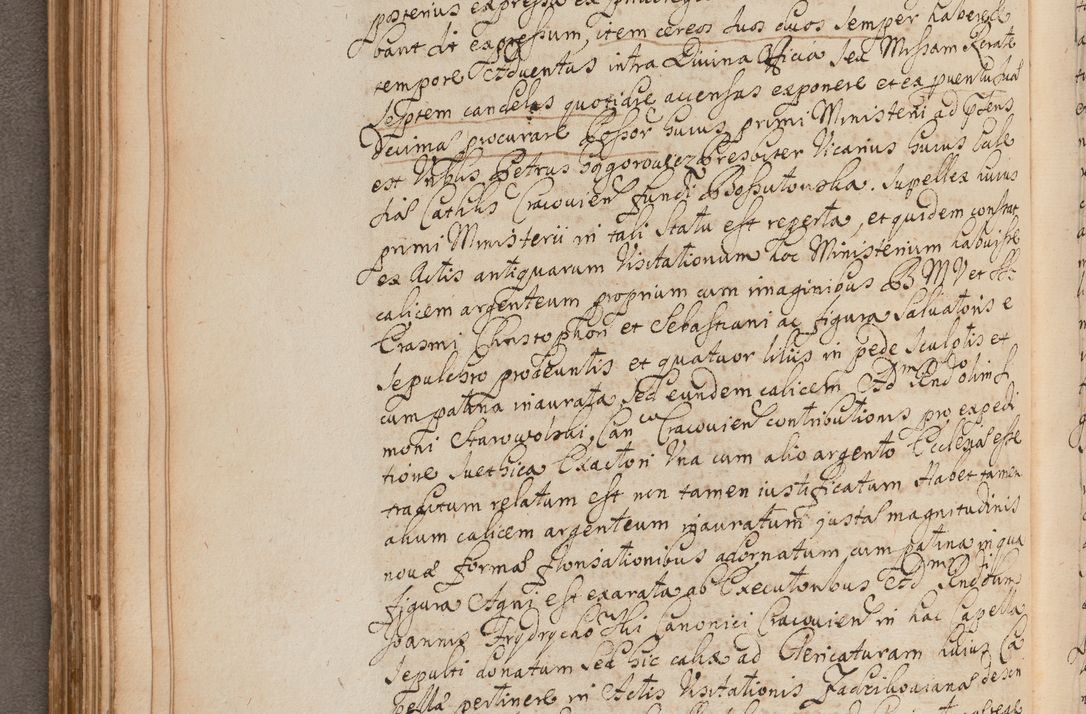 Zdjęcie nr 151 dla obiektu archiwalnego: In Nomine Domini Amen. ACTA VISITATIONIS. Externa sub Anno 1670 in Mense Julio incepta et in Augusto ac aliis Sequentibus eiusdem Anni mensibus per olim Illustrissimum ac Reverendissimum Dominum Andream Trzebicki Episcopum Cracoviensem in Cathedrali Ecclesia peractae, et successive per omnia et singula eiusdem Ecclesiae Sacella seu Capellas continuata atque ad hoc secundum volumen redacta et partim ob pestem Cracoviensem quadriennio grassantem partim ob alia legalia impedimenta quominus eadem Visitatio executa fuerit retardatae Demum morte praefati Illustrissimi et Reverendissimi Andreae Episcopi in Anno 1679 interveniente eadem Acta uti tam posthuma sub felici regimine Illustrissimi et Reverendissimi Domini Joannis Małachowski immediate in eundem Episcopatum succedentes ad effectum et finem executoris Authe. ordinaria in Anno 1682 sunt et fuerunt publicata, atque ideo illis omnibus et singulis quibus interest intimata.  VISITATIO Altarium Ecclesiae Cathedralis Cracoviensis infraspecificatorum circa translationem suorum ministeriorum et unionem Altaribus marmoreis ad quatuor columnas Ecclesiae sitis Anno Domini 1760 Die 17 Mensis Martij peracta. Perillustris Reverendissimus Dominus Hyacinthus Łopacki Canonicus Cathedralis et Archipresbyter Infulatus Cracoviensis Decanus Sandomiriensis a Celsissimo Illustrissimo Reverendissimo Domino Cajetano Ignatio Sołtyk Dei et Apostolicae Sedis Gratia Episcopo Cracoviensi Duce Severiae ad infrascripta delegatus per instrumentum tenoris sequentis ...