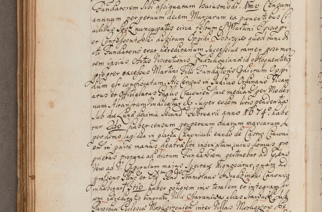 Zdjęcie nr 141 dla obiektu archiwalnego: In Nomine Domini Amen. ACTA VISITATIONIS. Externa sub Anno 1670 in Mense Julio incepta et in Augusto ac aliis Sequentibus eiusdem Anni mensibus per olim Illustrissimum ac Reverendissimum Dominum Andream Trzebicki Episcopum Cracoviensem in Cathedrali Ecclesia peractae, et successive per omnia et singula eiusdem Ecclesiae Sacella seu Capellas continuata atque ad hoc secundum volumen redacta et partim ob pestem Cracoviensem quadriennio grassantem partim ob alia legalia impedimenta quominus eadem Visitatio executa fuerit retardatae Demum morte praefati Illustrissimi et Reverendissimi Andreae Episcopi in Anno 1679 interveniente eadem Acta uti tam posthuma sub felici regimine Illustrissimi et Reverendissimi Domini Joannis Małachowski immediate in eundem Episcopatum succedentes ad effectum et finem executoris Authe. ordinaria in Anno 1682 sunt et fuerunt publicata, atque ideo illis omnibus et singulis quibus interest intimata.  VISITATIO Altarium Ecclesiae Cathedralis Cracoviensis infraspecificatorum circa translationem suorum ministeriorum et unionem Altaribus marmoreis ad quatuor columnas Ecclesiae sitis Anno Domini 1760 Die 17 Mensis Martij peracta. Perillustris Reverendissimus Dominus Hyacinthus Łopacki Canonicus Cathedralis et Archipresbyter Infulatus Cracoviensis Decanus Sandomiriensis a Celsissimo Illustrissimo Reverendissimo Domino Cajetano Ignatio Sołtyk Dei et Apostolicae Sedis Gratia Episcopo Cracoviensi Duce Severiae ad infrascripta delegatus per instrumentum tenoris sequentis ...