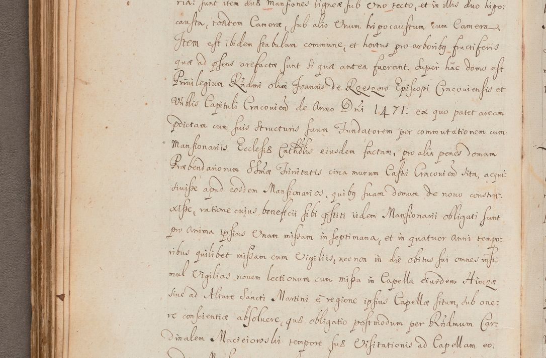 Zdjęcie nr 132 dla obiektu archiwalnego: In Nomine Domini Amen. ACTA VISITATIONIS. Externa sub Anno 1670 in Mense Julio incepta et in Augusto ac aliis Sequentibus eiusdem Anni mensibus per olim Illustrissimum ac Reverendissimum Dominum Andream Trzebicki Episcopum Cracoviensem in Cathedrali Ecclesia peractae, et successive per omnia et singula eiusdem Ecclesiae Sacella seu Capellas continuata atque ad hoc secundum volumen redacta et partim ob pestem Cracoviensem quadriennio grassantem partim ob alia legalia impedimenta quominus eadem Visitatio executa fuerit retardatae Demum morte praefati Illustrissimi et Reverendissimi Andreae Episcopi in Anno 1679 interveniente eadem Acta uti tam posthuma sub felici regimine Illustrissimi et Reverendissimi Domini Joannis Małachowski immediate in eundem Episcopatum succedentes ad effectum et finem executoris Authe. ordinaria in Anno 1682 sunt et fuerunt publicata, atque ideo illis omnibus et singulis quibus interest intimata.  VISITATIO Altarium Ecclesiae Cathedralis Cracoviensis infraspecificatorum circa translationem suorum ministeriorum et unionem Altaribus marmoreis ad quatuor columnas Ecclesiae sitis Anno Domini 1760 Die 17 Mensis Martij peracta. Perillustris Reverendissimus Dominus Hyacinthus Łopacki Canonicus Cathedralis et Archipresbyter Infulatus Cracoviensis Decanus Sandomiriensis a Celsissimo Illustrissimo Reverendissimo Domino Cajetano Ignatio Sołtyk Dei et Apostolicae Sedis Gratia Episcopo Cracoviensi Duce Severiae ad infrascripta delegatus per instrumentum tenoris sequentis ...