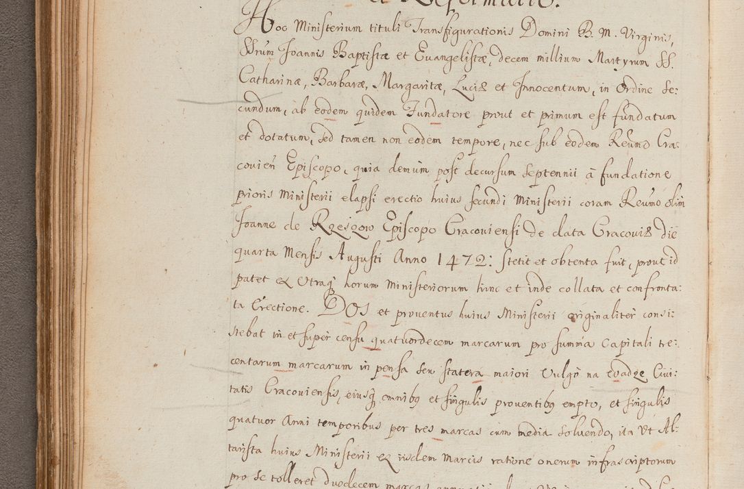 Zdjęcie nr 126 dla obiektu archiwalnego: In Nomine Domini Amen. ACTA VISITATIONIS. Externa sub Anno 1670 in Mense Julio incepta et in Augusto ac aliis Sequentibus eiusdem Anni mensibus per olim Illustrissimum ac Reverendissimum Dominum Andream Trzebicki Episcopum Cracoviensem in Cathedrali Ecclesia peractae, et successive per omnia et singula eiusdem Ecclesiae Sacella seu Capellas continuata atque ad hoc secundum volumen redacta et partim ob pestem Cracoviensem quadriennio grassantem partim ob alia legalia impedimenta quominus eadem Visitatio executa fuerit retardatae Demum morte praefati Illustrissimi et Reverendissimi Andreae Episcopi in Anno 1679 interveniente eadem Acta uti tam posthuma sub felici regimine Illustrissimi et Reverendissimi Domini Joannis Małachowski immediate in eundem Episcopatum succedentes ad effectum et finem executoris Authe. ordinaria in Anno 1682 sunt et fuerunt publicata, atque ideo illis omnibus et singulis quibus interest intimata.  VISITATIO Altarium Ecclesiae Cathedralis Cracoviensis infraspecificatorum circa translationem suorum ministeriorum et unionem Altaribus marmoreis ad quatuor columnas Ecclesiae sitis Anno Domini 1760 Die 17 Mensis Martij peracta. Perillustris Reverendissimus Dominus Hyacinthus Łopacki Canonicus Cathedralis et Archipresbyter Infulatus Cracoviensis Decanus Sandomiriensis a Celsissimo Illustrissimo Reverendissimo Domino Cajetano Ignatio Sołtyk Dei et Apostolicae Sedis Gratia Episcopo Cracoviensi Duce Severiae ad infrascripta delegatus per instrumentum tenoris sequentis ...