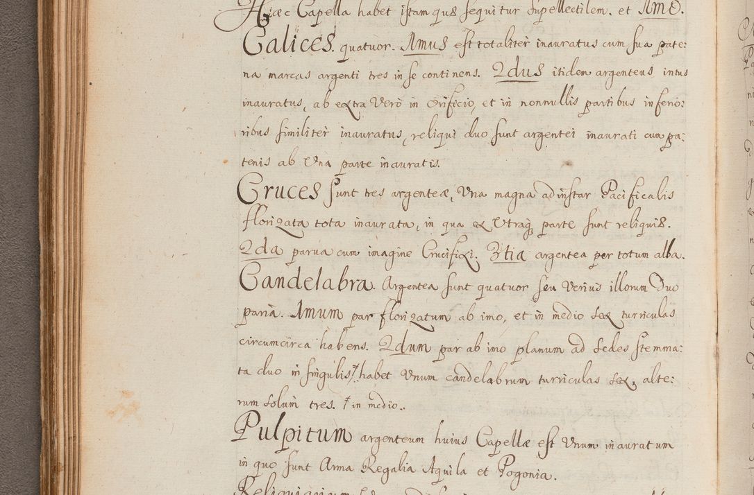 Zdjęcie nr 118 dla obiektu archiwalnego: In Nomine Domini Amen. ACTA VISITATIONIS. Externa sub Anno 1670 in Mense Julio incepta et in Augusto ac aliis Sequentibus eiusdem Anni mensibus per olim Illustrissimum ac Reverendissimum Dominum Andream Trzebicki Episcopum Cracoviensem in Cathedrali Ecclesia peractae, et successive per omnia et singula eiusdem Ecclesiae Sacella seu Capellas continuata atque ad hoc secundum volumen redacta et partim ob pestem Cracoviensem quadriennio grassantem partim ob alia legalia impedimenta quominus eadem Visitatio executa fuerit retardatae Demum morte praefati Illustrissimi et Reverendissimi Andreae Episcopi in Anno 1679 interveniente eadem Acta uti tam posthuma sub felici regimine Illustrissimi et Reverendissimi Domini Joannis Małachowski immediate in eundem Episcopatum succedentes ad effectum et finem executoris Authe. ordinaria in Anno 1682 sunt et fuerunt publicata, atque ideo illis omnibus et singulis quibus interest intimata.  VISITATIO Altarium Ecclesiae Cathedralis Cracoviensis infraspecificatorum circa translationem suorum ministeriorum et unionem Altaribus marmoreis ad quatuor columnas Ecclesiae sitis Anno Domini 1760 Die 17 Mensis Martij peracta. Perillustris Reverendissimus Dominus Hyacinthus Łopacki Canonicus Cathedralis et Archipresbyter Infulatus Cracoviensis Decanus Sandomiriensis a Celsissimo Illustrissimo Reverendissimo Domino Cajetano Ignatio Sołtyk Dei et Apostolicae Sedis Gratia Episcopo Cracoviensi Duce Severiae ad infrascripta delegatus per instrumentum tenoris sequentis ...