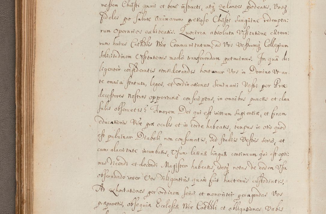 Zdjęcie nr 123 dla obiektu archiwalnego: In Nomine Domini Amen. ACTA VISITATIONIS. Externa sub Anno 1670 in Mense Julio incepta et in Augusto ac aliis Sequentibus eiusdem Anni mensibus per olim Illustrissimum ac Reverendissimum Dominum Andream Trzebicki Episcopum Cracoviensem in Cathedrali Ecclesia peractae, et successive per omnia et singula eiusdem Ecclesiae Sacella seu Capellas continuata atque ad hoc secundum volumen redacta et partim ob pestem Cracoviensem quadriennio grassantem partim ob alia legalia impedimenta quominus eadem Visitatio executa fuerit retardatae Demum morte praefati Illustrissimi et Reverendissimi Andreae Episcopi in Anno 1679 interveniente eadem Acta uti tam posthuma sub felici regimine Illustrissimi et Reverendissimi Domini Joannis Małachowski immediate in eundem Episcopatum succedentes ad effectum et finem executoris Authe. ordinaria in Anno 1682 sunt et fuerunt publicata, atque ideo illis omnibus et singulis quibus interest intimata.  VISITATIO Altarium Ecclesiae Cathedralis Cracoviensis infraspecificatorum circa translationem suorum ministeriorum et unionem Altaribus marmoreis ad quatuor columnas Ecclesiae sitis Anno Domini 1760 Die 17 Mensis Martij peracta. Perillustris Reverendissimus Dominus Hyacinthus Łopacki Canonicus Cathedralis et Archipresbyter Infulatus Cracoviensis Decanus Sandomiriensis a Celsissimo Illustrissimo Reverendissimo Domino Cajetano Ignatio Sołtyk Dei et Apostolicae Sedis Gratia Episcopo Cracoviensi Duce Severiae ad infrascripta delegatus per instrumentum tenoris sequentis ...