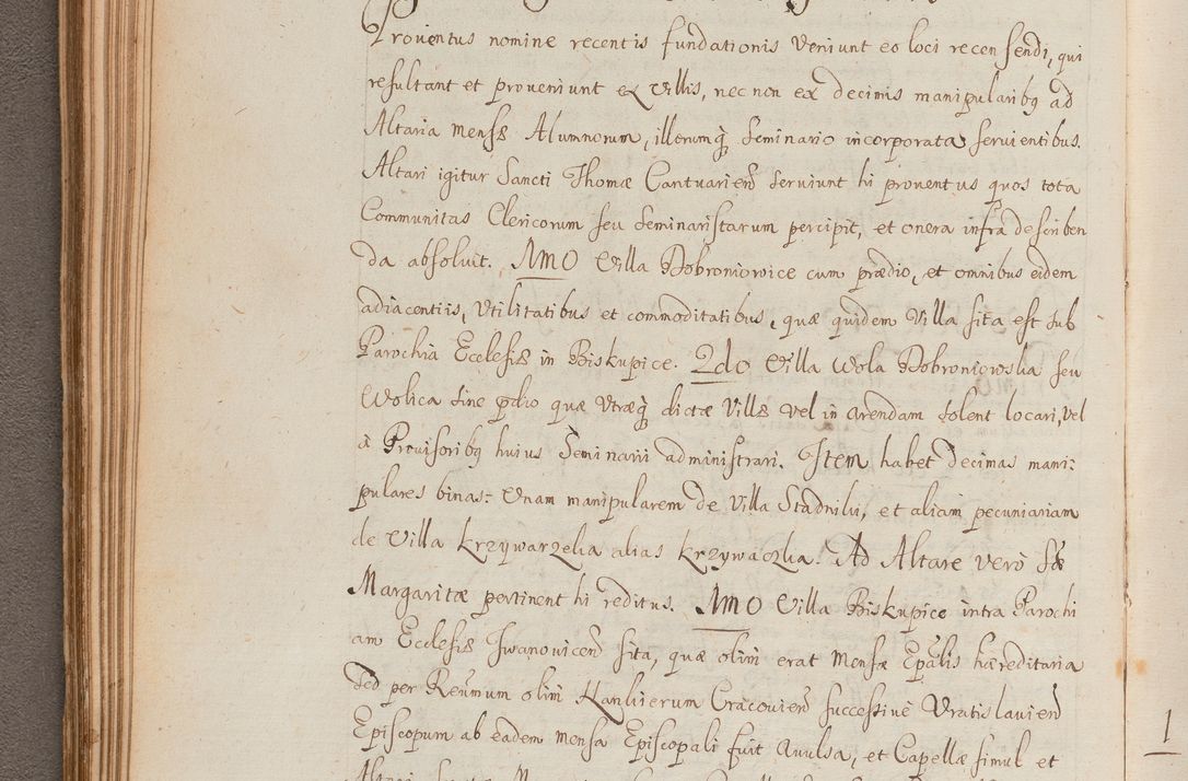 Zdjęcie nr 115 dla obiektu archiwalnego: In Nomine Domini Amen. ACTA VISITATIONIS. Externa sub Anno 1670 in Mense Julio incepta et in Augusto ac aliis Sequentibus eiusdem Anni mensibus per olim Illustrissimum ac Reverendissimum Dominum Andream Trzebicki Episcopum Cracoviensem in Cathedrali Ecclesia peractae, et successive per omnia et singula eiusdem Ecclesiae Sacella seu Capellas continuata atque ad hoc secundum volumen redacta et partim ob pestem Cracoviensem quadriennio grassantem partim ob alia legalia impedimenta quominus eadem Visitatio executa fuerit retardatae Demum morte praefati Illustrissimi et Reverendissimi Andreae Episcopi in Anno 1679 interveniente eadem Acta uti tam posthuma sub felici regimine Illustrissimi et Reverendissimi Domini Joannis Małachowski immediate in eundem Episcopatum succedentes ad effectum et finem executoris Authe. ordinaria in Anno 1682 sunt et fuerunt publicata, atque ideo illis omnibus et singulis quibus interest intimata.  VISITATIO Altarium Ecclesiae Cathedralis Cracoviensis infraspecificatorum circa translationem suorum ministeriorum et unionem Altaribus marmoreis ad quatuor columnas Ecclesiae sitis Anno Domini 1760 Die 17 Mensis Martij peracta. Perillustris Reverendissimus Dominus Hyacinthus Łopacki Canonicus Cathedralis et Archipresbyter Infulatus Cracoviensis Decanus Sandomiriensis a Celsissimo Illustrissimo Reverendissimo Domino Cajetano Ignatio Sołtyk Dei et Apostolicae Sedis Gratia Episcopo Cracoviensi Duce Severiae ad infrascripta delegatus per instrumentum tenoris sequentis ...