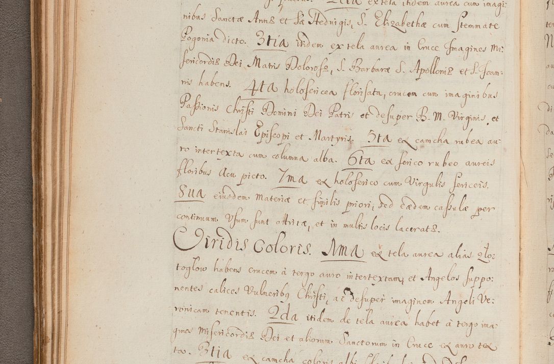 Zdjęcie nr 108 dla obiektu archiwalnego: In Nomine Domini Amen. ACTA VISITATIONIS. Externa sub Anno 1670 in Mense Julio incepta et in Augusto ac aliis Sequentibus eiusdem Anni mensibus per olim Illustrissimum ac Reverendissimum Dominum Andream Trzebicki Episcopum Cracoviensem in Cathedrali Ecclesia peractae, et successive per omnia et singula eiusdem Ecclesiae Sacella seu Capellas continuata atque ad hoc secundum volumen redacta et partim ob pestem Cracoviensem quadriennio grassantem partim ob alia legalia impedimenta quominus eadem Visitatio executa fuerit retardatae Demum morte praefati Illustrissimi et Reverendissimi Andreae Episcopi in Anno 1679 interveniente eadem Acta uti tam posthuma sub felici regimine Illustrissimi et Reverendissimi Domini Joannis Małachowski immediate in eundem Episcopatum succedentes ad effectum et finem executoris Authe. ordinaria in Anno 1682 sunt et fuerunt publicata, atque ideo illis omnibus et singulis quibus interest intimata.  VISITATIO Altarium Ecclesiae Cathedralis Cracoviensis infraspecificatorum circa translationem suorum ministeriorum et unionem Altaribus marmoreis ad quatuor columnas Ecclesiae sitis Anno Domini 1760 Die 17 Mensis Martij peracta. Perillustris Reverendissimus Dominus Hyacinthus Łopacki Canonicus Cathedralis et Archipresbyter Infulatus Cracoviensis Decanus Sandomiriensis a Celsissimo Illustrissimo Reverendissimo Domino Cajetano Ignatio Sołtyk Dei et Apostolicae Sedis Gratia Episcopo Cracoviensi Duce Severiae ad infrascripta delegatus per instrumentum tenoris sequentis ...
