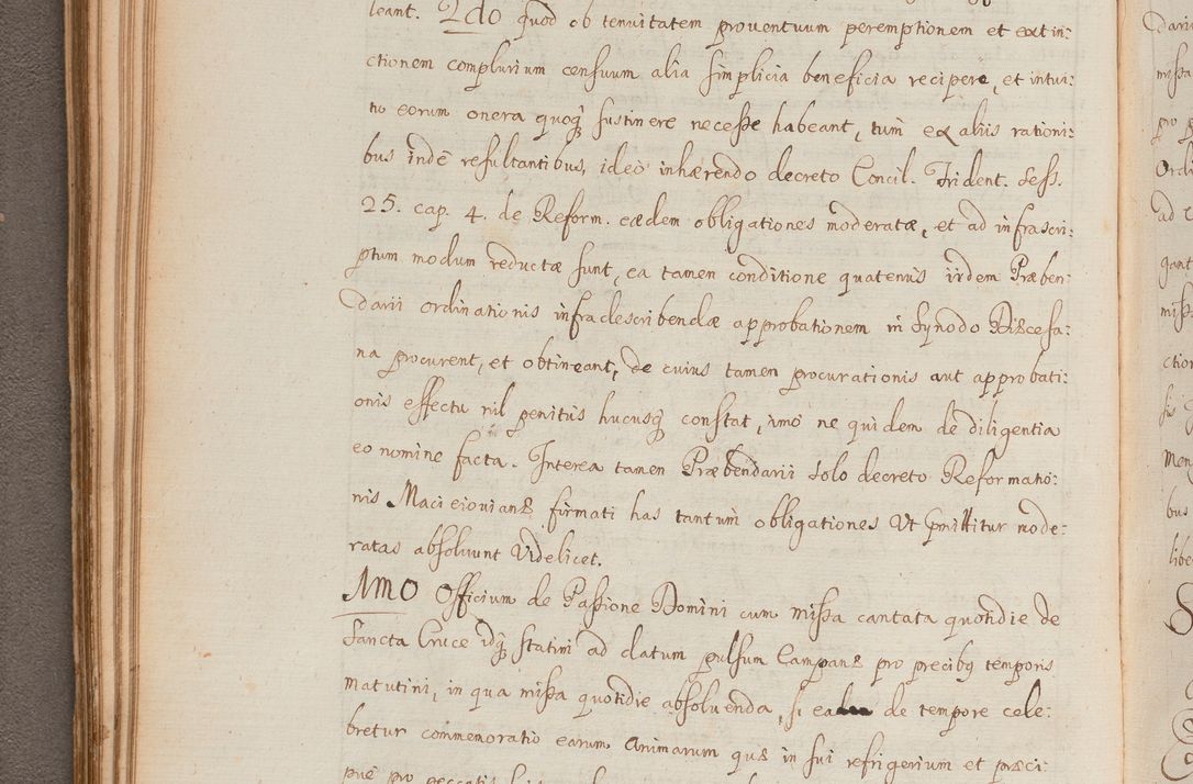 Zdjęcie nr 106 dla obiektu archiwalnego: In Nomine Domini Amen. ACTA VISITATIONIS. Externa sub Anno 1670 in Mense Julio incepta et in Augusto ac aliis Sequentibus eiusdem Anni mensibus per olim Illustrissimum ac Reverendissimum Dominum Andream Trzebicki Episcopum Cracoviensem in Cathedrali Ecclesia peractae, et successive per omnia et singula eiusdem Ecclesiae Sacella seu Capellas continuata atque ad hoc secundum volumen redacta et partim ob pestem Cracoviensem quadriennio grassantem partim ob alia legalia impedimenta quominus eadem Visitatio executa fuerit retardatae Demum morte praefati Illustrissimi et Reverendissimi Andreae Episcopi in Anno 1679 interveniente eadem Acta uti tam posthuma sub felici regimine Illustrissimi et Reverendissimi Domini Joannis Małachowski immediate in eundem Episcopatum succedentes ad effectum et finem executoris Authe. ordinaria in Anno 1682 sunt et fuerunt publicata, atque ideo illis omnibus et singulis quibus interest intimata.  VISITATIO Altarium Ecclesiae Cathedralis Cracoviensis infraspecificatorum circa translationem suorum ministeriorum et unionem Altaribus marmoreis ad quatuor columnas Ecclesiae sitis Anno Domini 1760 Die 17 Mensis Martij peracta. Perillustris Reverendissimus Dominus Hyacinthus Łopacki Canonicus Cathedralis et Archipresbyter Infulatus Cracoviensis Decanus Sandomiriensis a Celsissimo Illustrissimo Reverendissimo Domino Cajetano Ignatio Sołtyk Dei et Apostolicae Sedis Gratia Episcopo Cracoviensi Duce Severiae ad infrascripta delegatus per instrumentum tenoris sequentis ...