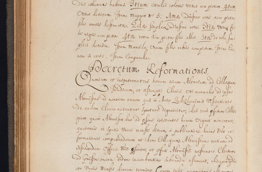Zdjęcie nr 85 dla obiektu archiwalnego: In Nomine Domini Amen. ACTA VISITATIONIS. Externa sub Anno 1670 in Mense Julio incepta et in Augusto ac aliis Sequentibus eiusdem Anni mensibus per olim Illustrissimum ac Reverendissimum Dominum Andream Trzebicki Episcopum Cracoviensem in Cathedrali Ecclesia peractae, et successive per omnia et singula eiusdem Ecclesiae Sacella seu Capellas continuata atque ad hoc secundum volumen redacta et partim ob pestem Cracoviensem quadriennio grassantem partim ob alia legalia impedimenta quominus eadem Visitatio executa fuerit retardatae Demum morte praefati Illustrissimi et Reverendissimi Andreae Episcopi in Anno 1679 interveniente eadem Acta uti tam posthuma sub felici regimine Illustrissimi et Reverendissimi Domini Joannis Małachowski immediate in eundem Episcopatum succedentes ad effectum et finem executoris Authe. ordinaria in Anno 1682 sunt et fuerunt publicata, atque ideo illis omnibus et singulis quibus interest intimata.  VISITATIO Altarium Ecclesiae Cathedralis Cracoviensis infraspecificatorum circa translationem suorum ministeriorum et unionem Altaribus marmoreis ad quatuor columnas Ecclesiae sitis Anno Domini 1760 Die 17 Mensis Martij peracta. Perillustris Reverendissimus Dominus Hyacinthus Łopacki Canonicus Cathedralis et Archipresbyter Infulatus Cracoviensis Decanus Sandomiriensis a Celsissimo Illustrissimo Reverendissimo Domino Cajetano Ignatio Sołtyk Dei et Apostolicae Sedis Gratia Episcopo Cracoviensi Duce Severiae ad infrascripta delegatus per instrumentum tenoris sequentis ...