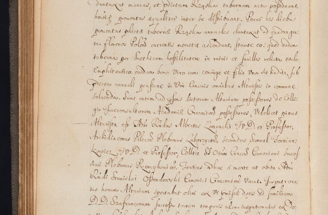 Zdjęcie nr 83 dla obiektu archiwalnego: In Nomine Domini Amen. ACTA VISITATIONIS. Externa sub Anno 1670 in Mense Julio incepta et in Augusto ac aliis Sequentibus eiusdem Anni mensibus per olim Illustrissimum ac Reverendissimum Dominum Andream Trzebicki Episcopum Cracoviensem in Cathedrali Ecclesia peractae, et successive per omnia et singula eiusdem Ecclesiae Sacella seu Capellas continuata atque ad hoc secundum volumen redacta et partim ob pestem Cracoviensem quadriennio grassantem partim ob alia legalia impedimenta quominus eadem Visitatio executa fuerit retardatae Demum morte praefati Illustrissimi et Reverendissimi Andreae Episcopi in Anno 1679 interveniente eadem Acta uti tam posthuma sub felici regimine Illustrissimi et Reverendissimi Domini Joannis Małachowski immediate in eundem Episcopatum succedentes ad effectum et finem executoris Authe. ordinaria in Anno 1682 sunt et fuerunt publicata, atque ideo illis omnibus et singulis quibus interest intimata.  VISITATIO Altarium Ecclesiae Cathedralis Cracoviensis infraspecificatorum circa translationem suorum ministeriorum et unionem Altaribus marmoreis ad quatuor columnas Ecclesiae sitis Anno Domini 1760 Die 17 Mensis Martij peracta. Perillustris Reverendissimus Dominus Hyacinthus Łopacki Canonicus Cathedralis et Archipresbyter Infulatus Cracoviensis Decanus Sandomiriensis a Celsissimo Illustrissimo Reverendissimo Domino Cajetano Ignatio Sołtyk Dei et Apostolicae Sedis Gratia Episcopo Cracoviensi Duce Severiae ad infrascripta delegatus per instrumentum tenoris sequentis ...