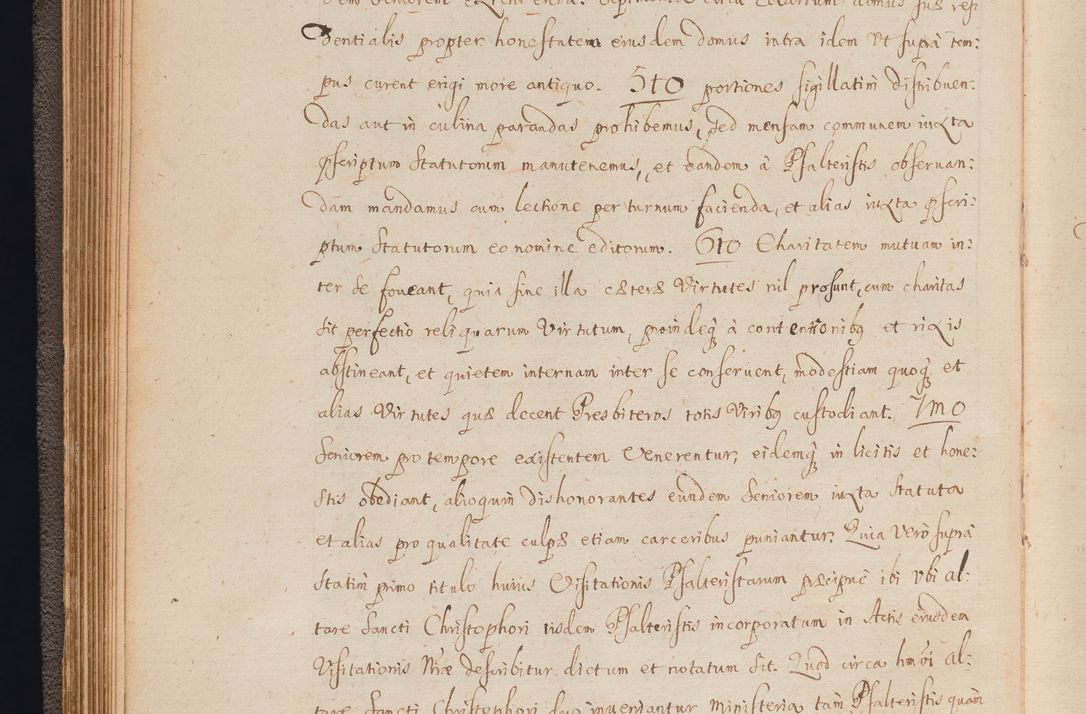 Zdjęcie nr 79 dla obiektu archiwalnego: In Nomine Domini Amen. ACTA VISITATIONIS. Externa sub Anno 1670 in Mense Julio incepta et in Augusto ac aliis Sequentibus eiusdem Anni mensibus per olim Illustrissimum ac Reverendissimum Dominum Andream Trzebicki Episcopum Cracoviensem in Cathedrali Ecclesia peractae, et successive per omnia et singula eiusdem Ecclesiae Sacella seu Capellas continuata atque ad hoc secundum volumen redacta et partim ob pestem Cracoviensem quadriennio grassantem partim ob alia legalia impedimenta quominus eadem Visitatio executa fuerit retardatae Demum morte praefati Illustrissimi et Reverendissimi Andreae Episcopi in Anno 1679 interveniente eadem Acta uti tam posthuma sub felici regimine Illustrissimi et Reverendissimi Domini Joannis Małachowski immediate in eundem Episcopatum succedentes ad effectum et finem executoris Authe. ordinaria in Anno 1682 sunt et fuerunt publicata, atque ideo illis omnibus et singulis quibus interest intimata.  VISITATIO Altarium Ecclesiae Cathedralis Cracoviensis infraspecificatorum circa translationem suorum ministeriorum et unionem Altaribus marmoreis ad quatuor columnas Ecclesiae sitis Anno Domini 1760 Die 17 Mensis Martij peracta. Perillustris Reverendissimus Dominus Hyacinthus Łopacki Canonicus Cathedralis et Archipresbyter Infulatus Cracoviensis Decanus Sandomiriensis a Celsissimo Illustrissimo Reverendissimo Domino Cajetano Ignatio Sołtyk Dei et Apostolicae Sedis Gratia Episcopo Cracoviensi Duce Severiae ad infrascripta delegatus per instrumentum tenoris sequentis ...