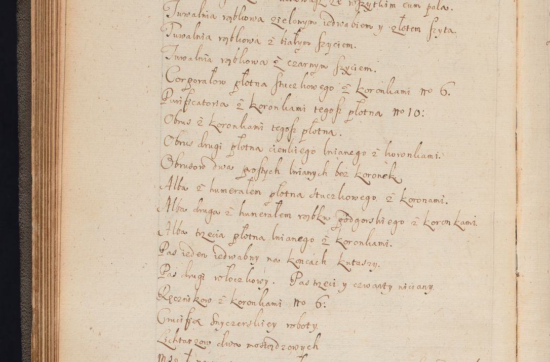 Zdjęcie nr 77 dla obiektu archiwalnego: In Nomine Domini Amen. ACTA VISITATIONIS. Externa sub Anno 1670 in Mense Julio incepta et in Augusto ac aliis Sequentibus eiusdem Anni mensibus per olim Illustrissimum ac Reverendissimum Dominum Andream Trzebicki Episcopum Cracoviensem in Cathedrali Ecclesia peractae, et successive per omnia et singula eiusdem Ecclesiae Sacella seu Capellas continuata atque ad hoc secundum volumen redacta et partim ob pestem Cracoviensem quadriennio grassantem partim ob alia legalia impedimenta quominus eadem Visitatio executa fuerit retardatae Demum morte praefati Illustrissimi et Reverendissimi Andreae Episcopi in Anno 1679 interveniente eadem Acta uti tam posthuma sub felici regimine Illustrissimi et Reverendissimi Domini Joannis Małachowski immediate in eundem Episcopatum succedentes ad effectum et finem executoris Authe. ordinaria in Anno 1682 sunt et fuerunt publicata, atque ideo illis omnibus et singulis quibus interest intimata.  VISITATIO Altarium Ecclesiae Cathedralis Cracoviensis infraspecificatorum circa translationem suorum ministeriorum et unionem Altaribus marmoreis ad quatuor columnas Ecclesiae sitis Anno Domini 1760 Die 17 Mensis Martij peracta. Perillustris Reverendissimus Dominus Hyacinthus Łopacki Canonicus Cathedralis et Archipresbyter Infulatus Cracoviensis Decanus Sandomiriensis a Celsissimo Illustrissimo Reverendissimo Domino Cajetano Ignatio Sołtyk Dei et Apostolicae Sedis Gratia Episcopo Cracoviensi Duce Severiae ad infrascripta delegatus per instrumentum tenoris sequentis ...
