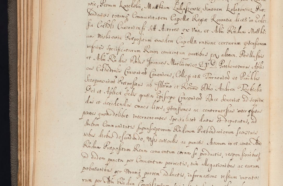 Zdjęcie nr 54 dla obiektu archiwalnego: In Nomine Domini Amen. ACTA VISITATIONIS. Externa sub Anno 1670 in Mense Julio incepta et in Augusto ac aliis Sequentibus eiusdem Anni mensibus per olim Illustrissimum ac Reverendissimum Dominum Andream Trzebicki Episcopum Cracoviensem in Cathedrali Ecclesia peractae, et successive per omnia et singula eiusdem Ecclesiae Sacella seu Capellas continuata atque ad hoc secundum volumen redacta et partim ob pestem Cracoviensem quadriennio grassantem partim ob alia legalia impedimenta quominus eadem Visitatio executa fuerit retardatae Demum morte praefati Illustrissimi et Reverendissimi Andreae Episcopi in Anno 1679 interveniente eadem Acta uti tam posthuma sub felici regimine Illustrissimi et Reverendissimi Domini Joannis Małachowski immediate in eundem Episcopatum succedentes ad effectum et finem executoris Authe. ordinaria in Anno 1682 sunt et fuerunt publicata, atque ideo illis omnibus et singulis quibus interest intimata.  VISITATIO Altarium Ecclesiae Cathedralis Cracoviensis infraspecificatorum circa translationem suorum ministeriorum et unionem Altaribus marmoreis ad quatuor columnas Ecclesiae sitis Anno Domini 1760 Die 17 Mensis Martij peracta. Perillustris Reverendissimus Dominus Hyacinthus Łopacki Canonicus Cathedralis et Archipresbyter Infulatus Cracoviensis Decanus Sandomiriensis a Celsissimo Illustrissimo Reverendissimo Domino Cajetano Ignatio Sołtyk Dei et Apostolicae Sedis Gratia Episcopo Cracoviensi Duce Severiae ad infrascripta delegatus per instrumentum tenoris sequentis ...