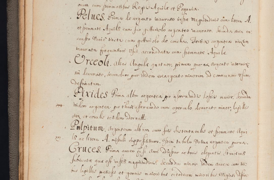 Zdjęcie nr 36 dla obiektu archiwalnego: In Nomine Domini Amen. ACTA VISITATIONIS. Externa sub Anno 1670 in Mense Julio incepta et in Augusto ac aliis Sequentibus eiusdem Anni mensibus per olim Illustrissimum ac Reverendissimum Dominum Andream Trzebicki Episcopum Cracoviensem in Cathedrali Ecclesia peractae, et successive per omnia et singula eiusdem Ecclesiae Sacella seu Capellas continuata atque ad hoc secundum volumen redacta et partim ob pestem Cracoviensem quadriennio grassantem partim ob alia legalia impedimenta quominus eadem Visitatio executa fuerit retardatae Demum morte praefati Illustrissimi et Reverendissimi Andreae Episcopi in Anno 1679 interveniente eadem Acta uti tam posthuma sub felici regimine Illustrissimi et Reverendissimi Domini Joannis Małachowski immediate in eundem Episcopatum succedentes ad effectum et finem executoris Authe. ordinaria in Anno 1682 sunt et fuerunt publicata, atque ideo illis omnibus et singulis quibus interest intimata.  VISITATIO Altarium Ecclesiae Cathedralis Cracoviensis infraspecificatorum circa translationem suorum ministeriorum et unionem Altaribus marmoreis ad quatuor columnas Ecclesiae sitis Anno Domini 1760 Die 17 Mensis Martij peracta. Perillustris Reverendissimus Dominus Hyacinthus Łopacki Canonicus Cathedralis et Archipresbyter Infulatus Cracoviensis Decanus Sandomiriensis a Celsissimo Illustrissimo Reverendissimo Domino Cajetano Ignatio Sołtyk Dei et Apostolicae Sedis Gratia Episcopo Cracoviensi Duce Severiae ad infrascripta delegatus per instrumentum tenoris sequentis ...