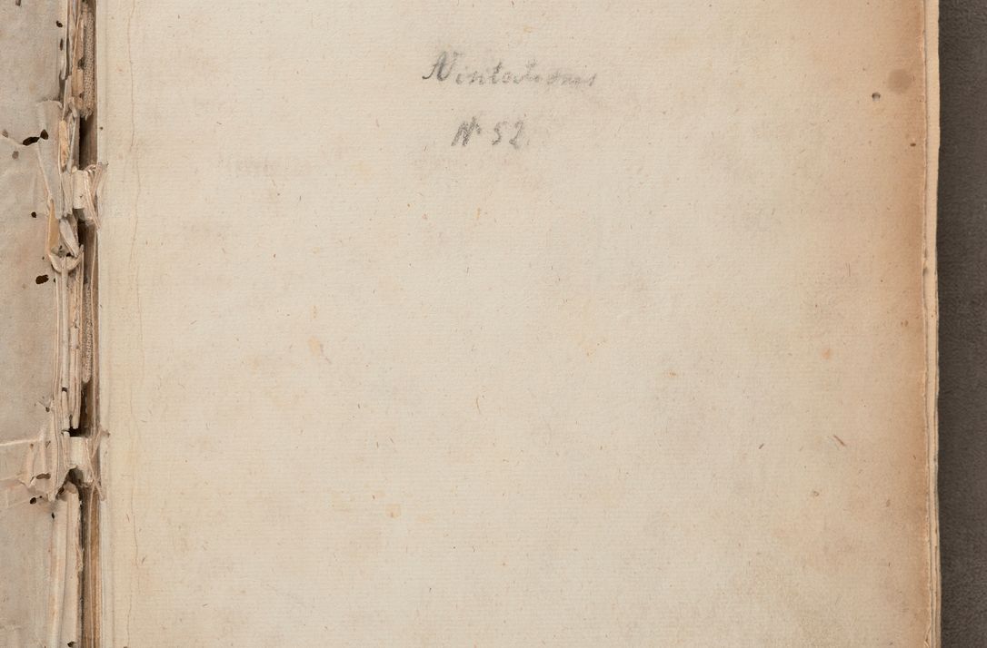 Zdjęcie nr 4 dla obiektu archiwalnego: In Nomine Domini Amen. ACTA VISITATIONIS. Externa sub Anno 1670 in Mense Julio incepta et in Augusto ac aliis Sequentibus eiusdem Anni mensibus per olim Illustrissimum ac Reverendissimum Dominum Andream Trzebicki Episcopum Cracoviensem in Cathedrali Ecclesia peractae, et successive per omnia et singula eiusdem Ecclesiae Sacella seu Capellas continuata atque ad hoc secundum volumen redacta et partim ob pestem Cracoviensem quadriennio grassantem partim ob alia legalia impedimenta quominus eadem Visitatio executa fuerit retardatae Demum morte praefati Illustrissimi et Reverendissimi Andreae Episcopi in Anno 1679 interveniente eadem Acta uti tam posthuma sub felici regimine Illustrissimi et Reverendissimi Domini Joannis Małachowski immediate in eundem Episcopatum succedentes ad effectum et finem executoris Authe. ordinaria in Anno 1682 sunt et fuerunt publicata, atque ideo illis omnibus et singulis quibus interest intimata.  VISITATIO Altarium Ecclesiae Cathedralis Cracoviensis infraspecificatorum circa translationem suorum ministeriorum et unionem Altaribus marmoreis ad quatuor columnas Ecclesiae sitis Anno Domini 1760 Die 17 Mensis Martij peracta. Perillustris Reverendissimus Dominus Hyacinthus Łopacki Canonicus Cathedralis et Archipresbyter Infulatus Cracoviensis Decanus Sandomiriensis a Celsissimo Illustrissimo Reverendissimo Domino Cajetano Ignatio Sołtyk Dei et Apostolicae Sedis Gratia Episcopo Cracoviensi Duce Severiae ad infrascripta delegatus per instrumentum tenoris sequentis ...