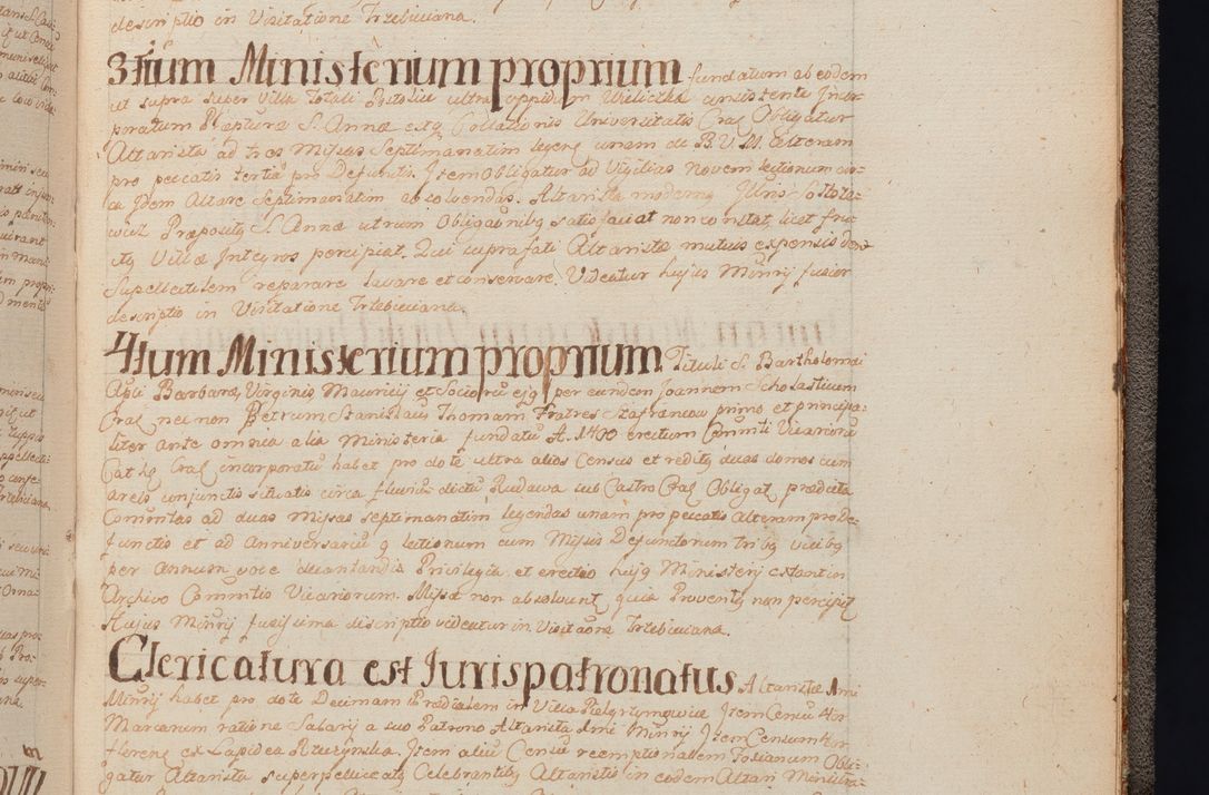 Zdjęcie nr 467 dla obiektu archiwalnego: In Nomine Domini Amen. ACTA VISITATIONIS. Externa sub Anno 1670 in Mense Julio incepta et in Augusto ac aliis Sequentibus eiusdem Anni mensibus per olim Illustrissimum ac Reverendissimum Dominum Andream Trzebicki Episcopum Cracoviensem in Cathedrali Ecclesia peractae, et successive per omnia et singula eiusdem Ecclesiae Sacella seu Capellas continuata atque ad hoc secundum volumen redacta et partim ob pestem Cracoviensem quadriennio grassantem partim ob alia legalia impedimenta quominus eadem Visitatio executa fuerit retardatae Demum morte praefati Illustrissimi et Reverendissimi Andreae Episcopi in Anno 1679 interveniente eadem Acta uti tam posthuma sub felici regimine Illustrissimi et Reverendissimi Domini Joannis Małachowski immediate in eundem Episcopatum succedentes ad effectum et finem executoris Authe. ordinaria in Anno 1682 sunt et fuerunt publicata, atque ideo illis omnibus et singulis quibus interest intimata.  VISITATIO Altarium Ecclesiae Cathedralis Cracoviensis infraspecificatorum circa translationem suorum ministeriorum et unionem Altaribus marmoreis ad quatuor columnas Ecclesiae sitis Anno Domini 1760 Die 17 Mensis Martij peracta. Perillustris Reverendissimus Dominus Hyacinthus Łopacki Canonicus Cathedralis et Archipresbyter Infulatus Cracoviensis Decanus Sandomiriensis a Celsissimo Illustrissimo Reverendissimo Domino Cajetano Ignatio Sołtyk Dei et Apostolicae Sedis Gratia Episcopo Cracoviensi Duce Severiae ad infrascripta delegatus per instrumentum tenoris sequentis ...