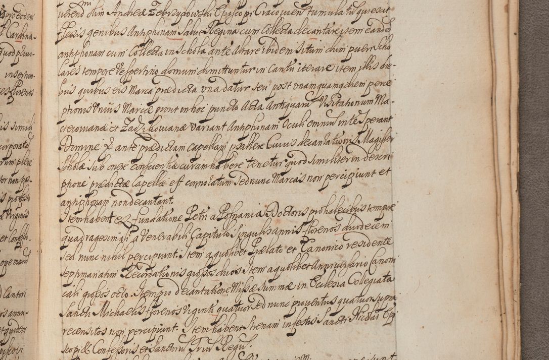 Zdjęcie nr 457 dla obiektu archiwalnego: In Nomine Domini Amen. ACTA VISITATIONIS. Externa sub Anno 1670 in Mense Julio incepta et in Augusto ac aliis Sequentibus eiusdem Anni mensibus per olim Illustrissimum ac Reverendissimum Dominum Andream Trzebicki Episcopum Cracoviensem in Cathedrali Ecclesia peractae, et successive per omnia et singula eiusdem Ecclesiae Sacella seu Capellas continuata atque ad hoc secundum volumen redacta et partim ob pestem Cracoviensem quadriennio grassantem partim ob alia legalia impedimenta quominus eadem Visitatio executa fuerit retardatae Demum morte praefati Illustrissimi et Reverendissimi Andreae Episcopi in Anno 1679 interveniente eadem Acta uti tam posthuma sub felici regimine Illustrissimi et Reverendissimi Domini Joannis Małachowski immediate in eundem Episcopatum succedentes ad effectum et finem executoris Authe. ordinaria in Anno 1682 sunt et fuerunt publicata, atque ideo illis omnibus et singulis quibus interest intimata.  VISITATIO Altarium Ecclesiae Cathedralis Cracoviensis infraspecificatorum circa translationem suorum ministeriorum et unionem Altaribus marmoreis ad quatuor columnas Ecclesiae sitis Anno Domini 1760 Die 17 Mensis Martij peracta. Perillustris Reverendissimus Dominus Hyacinthus Łopacki Canonicus Cathedralis et Archipresbyter Infulatus Cracoviensis Decanus Sandomiriensis a Celsissimo Illustrissimo Reverendissimo Domino Cajetano Ignatio Sołtyk Dei et Apostolicae Sedis Gratia Episcopo Cracoviensi Duce Severiae ad infrascripta delegatus per instrumentum tenoris sequentis ...