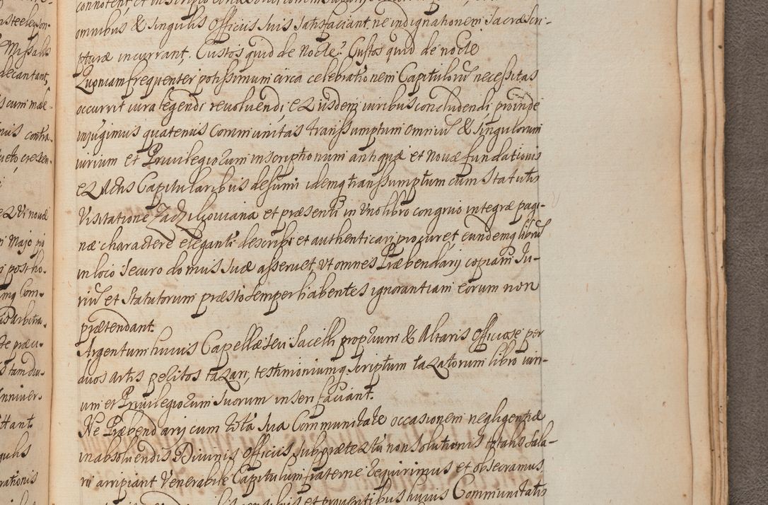 Zdjęcie nr 453 dla obiektu archiwalnego: In Nomine Domini Amen. ACTA VISITATIONIS. Externa sub Anno 1670 in Mense Julio incepta et in Augusto ac aliis Sequentibus eiusdem Anni mensibus per olim Illustrissimum ac Reverendissimum Dominum Andream Trzebicki Episcopum Cracoviensem in Cathedrali Ecclesia peractae, et successive per omnia et singula eiusdem Ecclesiae Sacella seu Capellas continuata atque ad hoc secundum volumen redacta et partim ob pestem Cracoviensem quadriennio grassantem partim ob alia legalia impedimenta quominus eadem Visitatio executa fuerit retardatae Demum morte praefati Illustrissimi et Reverendissimi Andreae Episcopi in Anno 1679 interveniente eadem Acta uti tam posthuma sub felici regimine Illustrissimi et Reverendissimi Domini Joannis Małachowski immediate in eundem Episcopatum succedentes ad effectum et finem executoris Authe. ordinaria in Anno 1682 sunt et fuerunt publicata, atque ideo illis omnibus et singulis quibus interest intimata.  VISITATIO Altarium Ecclesiae Cathedralis Cracoviensis infraspecificatorum circa translationem suorum ministeriorum et unionem Altaribus marmoreis ad quatuor columnas Ecclesiae sitis Anno Domini 1760 Die 17 Mensis Martij peracta. Perillustris Reverendissimus Dominus Hyacinthus Łopacki Canonicus Cathedralis et Archipresbyter Infulatus Cracoviensis Decanus Sandomiriensis a Celsissimo Illustrissimo Reverendissimo Domino Cajetano Ignatio Sołtyk Dei et Apostolicae Sedis Gratia Episcopo Cracoviensi Duce Severiae ad infrascripta delegatus per instrumentum tenoris sequentis ...