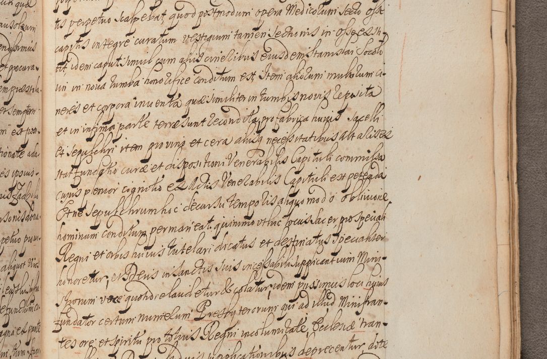Zdjęcie nr 447 dla obiektu archiwalnego: In Nomine Domini Amen. ACTA VISITATIONIS. Externa sub Anno 1670 in Mense Julio incepta et in Augusto ac aliis Sequentibus eiusdem Anni mensibus per olim Illustrissimum ac Reverendissimum Dominum Andream Trzebicki Episcopum Cracoviensem in Cathedrali Ecclesia peractae, et successive per omnia et singula eiusdem Ecclesiae Sacella seu Capellas continuata atque ad hoc secundum volumen redacta et partim ob pestem Cracoviensem quadriennio grassantem partim ob alia legalia impedimenta quominus eadem Visitatio executa fuerit retardatae Demum morte praefati Illustrissimi et Reverendissimi Andreae Episcopi in Anno 1679 interveniente eadem Acta uti tam posthuma sub felici regimine Illustrissimi et Reverendissimi Domini Joannis Małachowski immediate in eundem Episcopatum succedentes ad effectum et finem executoris Authe. ordinaria in Anno 1682 sunt et fuerunt publicata, atque ideo illis omnibus et singulis quibus interest intimata.  VISITATIO Altarium Ecclesiae Cathedralis Cracoviensis infraspecificatorum circa translationem suorum ministeriorum et unionem Altaribus marmoreis ad quatuor columnas Ecclesiae sitis Anno Domini 1760 Die 17 Mensis Martij peracta. Perillustris Reverendissimus Dominus Hyacinthus Łopacki Canonicus Cathedralis et Archipresbyter Infulatus Cracoviensis Decanus Sandomiriensis a Celsissimo Illustrissimo Reverendissimo Domino Cajetano Ignatio Sołtyk Dei et Apostolicae Sedis Gratia Episcopo Cracoviensi Duce Severiae ad infrascripta delegatus per instrumentum tenoris sequentis ...