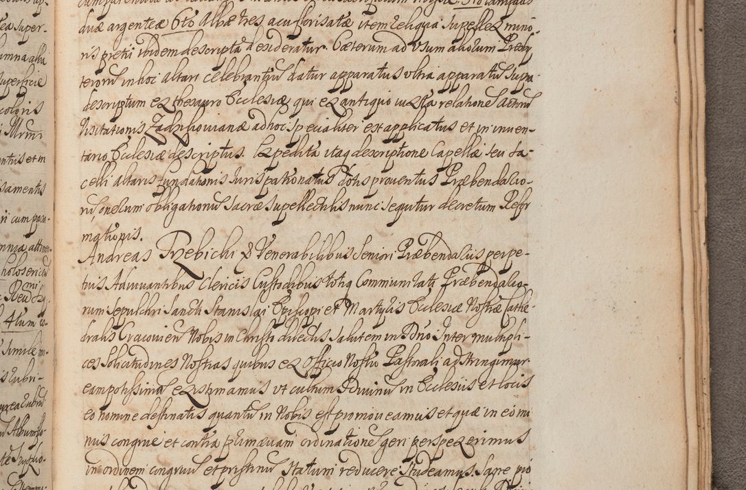 Zdjęcie nr 451 dla obiektu archiwalnego: In Nomine Domini Amen. ACTA VISITATIONIS. Externa sub Anno 1670 in Mense Julio incepta et in Augusto ac aliis Sequentibus eiusdem Anni mensibus per olim Illustrissimum ac Reverendissimum Dominum Andream Trzebicki Episcopum Cracoviensem in Cathedrali Ecclesia peractae, et successive per omnia et singula eiusdem Ecclesiae Sacella seu Capellas continuata atque ad hoc secundum volumen redacta et partim ob pestem Cracoviensem quadriennio grassantem partim ob alia legalia impedimenta quominus eadem Visitatio executa fuerit retardatae Demum morte praefati Illustrissimi et Reverendissimi Andreae Episcopi in Anno 1679 interveniente eadem Acta uti tam posthuma sub felici regimine Illustrissimi et Reverendissimi Domini Joannis Małachowski immediate in eundem Episcopatum succedentes ad effectum et finem executoris Authe. ordinaria in Anno 1682 sunt et fuerunt publicata, atque ideo illis omnibus et singulis quibus interest intimata.  VISITATIO Altarium Ecclesiae Cathedralis Cracoviensis infraspecificatorum circa translationem suorum ministeriorum et unionem Altaribus marmoreis ad quatuor columnas Ecclesiae sitis Anno Domini 1760 Die 17 Mensis Martij peracta. Perillustris Reverendissimus Dominus Hyacinthus Łopacki Canonicus Cathedralis et Archipresbyter Infulatus Cracoviensis Decanus Sandomiriensis a Celsissimo Illustrissimo Reverendissimo Domino Cajetano Ignatio Sołtyk Dei et Apostolicae Sedis Gratia Episcopo Cracoviensi Duce Severiae ad infrascripta delegatus per instrumentum tenoris sequentis ...