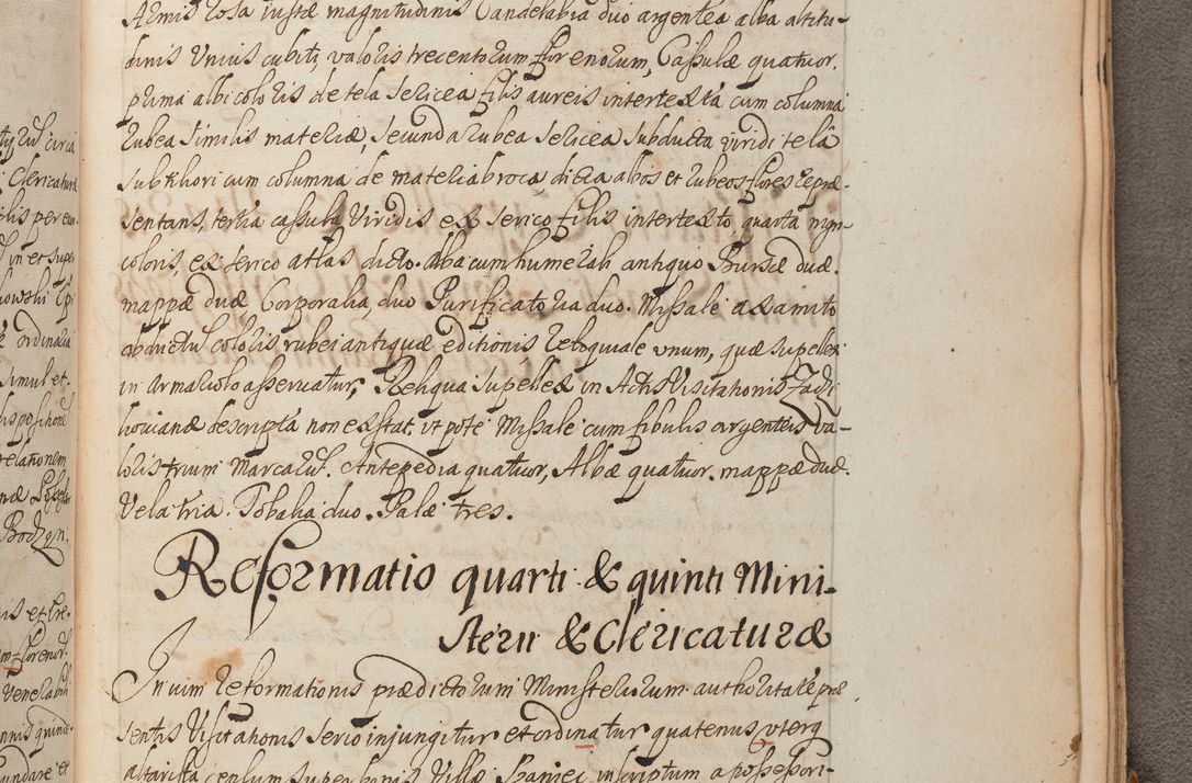 Zdjęcie nr 440 dla obiektu archiwalnego: In Nomine Domini Amen. ACTA VISITATIONIS. Externa sub Anno 1670 in Mense Julio incepta et in Augusto ac aliis Sequentibus eiusdem Anni mensibus per olim Illustrissimum ac Reverendissimum Dominum Andream Trzebicki Episcopum Cracoviensem in Cathedrali Ecclesia peractae, et successive per omnia et singula eiusdem Ecclesiae Sacella seu Capellas continuata atque ad hoc secundum volumen redacta et partim ob pestem Cracoviensem quadriennio grassantem partim ob alia legalia impedimenta quominus eadem Visitatio executa fuerit retardatae Demum morte praefati Illustrissimi et Reverendissimi Andreae Episcopi in Anno 1679 interveniente eadem Acta uti tam posthuma sub felici regimine Illustrissimi et Reverendissimi Domini Joannis Małachowski immediate in eundem Episcopatum succedentes ad effectum et finem executoris Authe. ordinaria in Anno 1682 sunt et fuerunt publicata, atque ideo illis omnibus et singulis quibus interest intimata.  VISITATIO Altarium Ecclesiae Cathedralis Cracoviensis infraspecificatorum circa translationem suorum ministeriorum et unionem Altaribus marmoreis ad quatuor columnas Ecclesiae sitis Anno Domini 1760 Die 17 Mensis Martij peracta. Perillustris Reverendissimus Dominus Hyacinthus Łopacki Canonicus Cathedralis et Archipresbyter Infulatus Cracoviensis Decanus Sandomiriensis a Celsissimo Illustrissimo Reverendissimo Domino Cajetano Ignatio Sołtyk Dei et Apostolicae Sedis Gratia Episcopo Cracoviensi Duce Severiae ad infrascripta delegatus per instrumentum tenoris sequentis ...