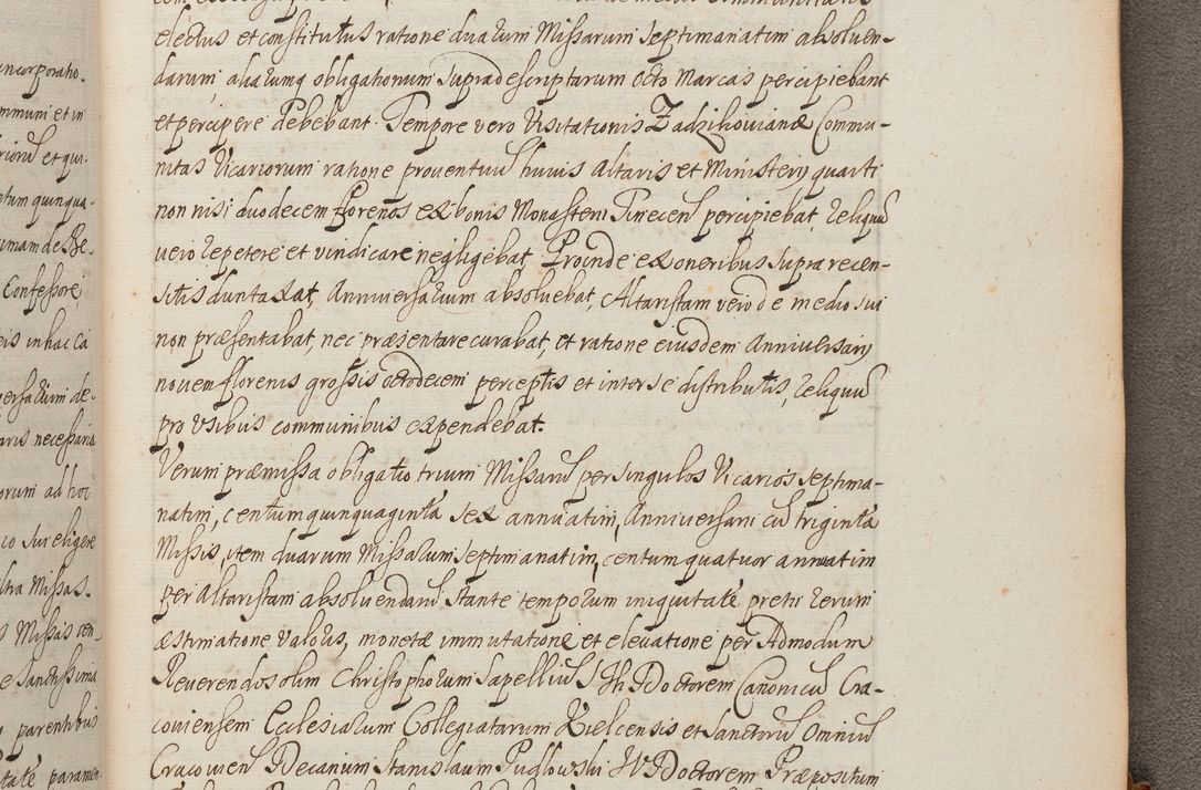 Zdjęcie nr 420 dla obiektu archiwalnego: In Nomine Domini Amen. ACTA VISITATIONIS. Externa sub Anno 1670 in Mense Julio incepta et in Augusto ac aliis Sequentibus eiusdem Anni mensibus per olim Illustrissimum ac Reverendissimum Dominum Andream Trzebicki Episcopum Cracoviensem in Cathedrali Ecclesia peractae, et successive per omnia et singula eiusdem Ecclesiae Sacella seu Capellas continuata atque ad hoc secundum volumen redacta et partim ob pestem Cracoviensem quadriennio grassantem partim ob alia legalia impedimenta quominus eadem Visitatio executa fuerit retardatae Demum morte praefati Illustrissimi et Reverendissimi Andreae Episcopi in Anno 1679 interveniente eadem Acta uti tam posthuma sub felici regimine Illustrissimi et Reverendissimi Domini Joannis Małachowski immediate in eundem Episcopatum succedentes ad effectum et finem executoris Authe. ordinaria in Anno 1682 sunt et fuerunt publicata, atque ideo illis omnibus et singulis quibus interest intimata.  VISITATIO Altarium Ecclesiae Cathedralis Cracoviensis infraspecificatorum circa translationem suorum ministeriorum et unionem Altaribus marmoreis ad quatuor columnas Ecclesiae sitis Anno Domini 1760 Die 17 Mensis Martij peracta. Perillustris Reverendissimus Dominus Hyacinthus Łopacki Canonicus Cathedralis et Archipresbyter Infulatus Cracoviensis Decanus Sandomiriensis a Celsissimo Illustrissimo Reverendissimo Domino Cajetano Ignatio Sołtyk Dei et Apostolicae Sedis Gratia Episcopo Cracoviensi Duce Severiae ad infrascripta delegatus per instrumentum tenoris sequentis ...