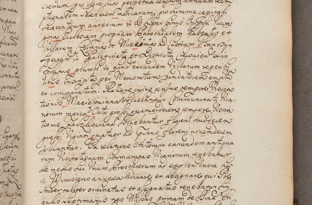 Zdjęcie nr 407 dla obiektu archiwalnego: In Nomine Domini Amen. ACTA VISITATIONIS. Externa sub Anno 1670 in Mense Julio incepta et in Augusto ac aliis Sequentibus eiusdem Anni mensibus per olim Illustrissimum ac Reverendissimum Dominum Andream Trzebicki Episcopum Cracoviensem in Cathedrali Ecclesia peractae, et successive per omnia et singula eiusdem Ecclesiae Sacella seu Capellas continuata atque ad hoc secundum volumen redacta et partim ob pestem Cracoviensem quadriennio grassantem partim ob alia legalia impedimenta quominus eadem Visitatio executa fuerit retardatae Demum morte praefati Illustrissimi et Reverendissimi Andreae Episcopi in Anno 1679 interveniente eadem Acta uti tam posthuma sub felici regimine Illustrissimi et Reverendissimi Domini Joannis Małachowski immediate in eundem Episcopatum succedentes ad effectum et finem executoris Authe. ordinaria in Anno 1682 sunt et fuerunt publicata, atque ideo illis omnibus et singulis quibus interest intimata.  VISITATIO Altarium Ecclesiae Cathedralis Cracoviensis infraspecificatorum circa translationem suorum ministeriorum et unionem Altaribus marmoreis ad quatuor columnas Ecclesiae sitis Anno Domini 1760 Die 17 Mensis Martij peracta. Perillustris Reverendissimus Dominus Hyacinthus Łopacki Canonicus Cathedralis et Archipresbyter Infulatus Cracoviensis Decanus Sandomiriensis a Celsissimo Illustrissimo Reverendissimo Domino Cajetano Ignatio Sołtyk Dei et Apostolicae Sedis Gratia Episcopo Cracoviensi Duce Severiae ad infrascripta delegatus per instrumentum tenoris sequentis ...