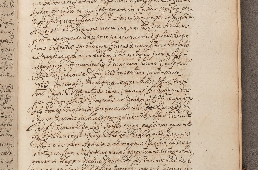 Zdjęcie nr 403 dla obiektu archiwalnego: In Nomine Domini Amen. ACTA VISITATIONIS. Externa sub Anno 1670 in Mense Julio incepta et in Augusto ac aliis Sequentibus eiusdem Anni mensibus per olim Illustrissimum ac Reverendissimum Dominum Andream Trzebicki Episcopum Cracoviensem in Cathedrali Ecclesia peractae, et successive per omnia et singula eiusdem Ecclesiae Sacella seu Capellas continuata atque ad hoc secundum volumen redacta et partim ob pestem Cracoviensem quadriennio grassantem partim ob alia legalia impedimenta quominus eadem Visitatio executa fuerit retardatae Demum morte praefati Illustrissimi et Reverendissimi Andreae Episcopi in Anno 1679 interveniente eadem Acta uti tam posthuma sub felici regimine Illustrissimi et Reverendissimi Domini Joannis Małachowski immediate in eundem Episcopatum succedentes ad effectum et finem executoris Authe. ordinaria in Anno 1682 sunt et fuerunt publicata, atque ideo illis omnibus et singulis quibus interest intimata.  VISITATIO Altarium Ecclesiae Cathedralis Cracoviensis infraspecificatorum circa translationem suorum ministeriorum et unionem Altaribus marmoreis ad quatuor columnas Ecclesiae sitis Anno Domini 1760 Die 17 Mensis Martij peracta. Perillustris Reverendissimus Dominus Hyacinthus Łopacki Canonicus Cathedralis et Archipresbyter Infulatus Cracoviensis Decanus Sandomiriensis a Celsissimo Illustrissimo Reverendissimo Domino Cajetano Ignatio Sołtyk Dei et Apostolicae Sedis Gratia Episcopo Cracoviensi Duce Severiae ad infrascripta delegatus per instrumentum tenoris sequentis ...