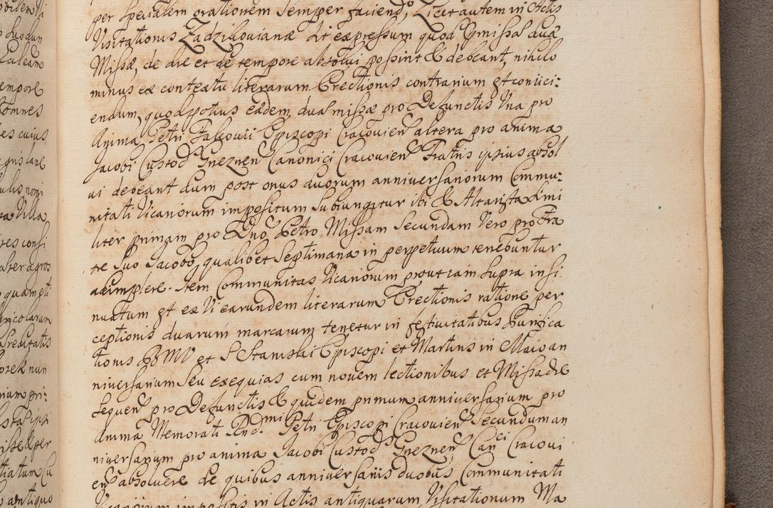 Zdjęcie nr 399 dla obiektu archiwalnego: In Nomine Domini Amen. ACTA VISITATIONIS. Externa sub Anno 1670 in Mense Julio incepta et in Augusto ac aliis Sequentibus eiusdem Anni mensibus per olim Illustrissimum ac Reverendissimum Dominum Andream Trzebicki Episcopum Cracoviensem in Cathedrali Ecclesia peractae, et successive per omnia et singula eiusdem Ecclesiae Sacella seu Capellas continuata atque ad hoc secundum volumen redacta et partim ob pestem Cracoviensem quadriennio grassantem partim ob alia legalia impedimenta quominus eadem Visitatio executa fuerit retardatae Demum morte praefati Illustrissimi et Reverendissimi Andreae Episcopi in Anno 1679 interveniente eadem Acta uti tam posthuma sub felici regimine Illustrissimi et Reverendissimi Domini Joannis Małachowski immediate in eundem Episcopatum succedentes ad effectum et finem executoris Authe. ordinaria in Anno 1682 sunt et fuerunt publicata, atque ideo illis omnibus et singulis quibus interest intimata.  VISITATIO Altarium Ecclesiae Cathedralis Cracoviensis infraspecificatorum circa translationem suorum ministeriorum et unionem Altaribus marmoreis ad quatuor columnas Ecclesiae sitis Anno Domini 1760 Die 17 Mensis Martij peracta. Perillustris Reverendissimus Dominus Hyacinthus Łopacki Canonicus Cathedralis et Archipresbyter Infulatus Cracoviensis Decanus Sandomiriensis a Celsissimo Illustrissimo Reverendissimo Domino Cajetano Ignatio Sołtyk Dei et Apostolicae Sedis Gratia Episcopo Cracoviensi Duce Severiae ad infrascripta delegatus per instrumentum tenoris sequentis ...