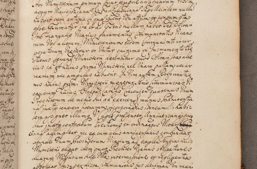 Zdjęcie nr 400 dla obiektu archiwalnego: In Nomine Domini Amen. ACTA VISITATIONIS. Externa sub Anno 1670 in Mense Julio incepta et in Augusto ac aliis Sequentibus eiusdem Anni mensibus per olim Illustrissimum ac Reverendissimum Dominum Andream Trzebicki Episcopum Cracoviensem in Cathedrali Ecclesia peractae, et successive per omnia et singula eiusdem Ecclesiae Sacella seu Capellas continuata atque ad hoc secundum volumen redacta et partim ob pestem Cracoviensem quadriennio grassantem partim ob alia legalia impedimenta quominus eadem Visitatio executa fuerit retardatae Demum morte praefati Illustrissimi et Reverendissimi Andreae Episcopi in Anno 1679 interveniente eadem Acta uti tam posthuma sub felici regimine Illustrissimi et Reverendissimi Domini Joannis Małachowski immediate in eundem Episcopatum succedentes ad effectum et finem executoris Authe. ordinaria in Anno 1682 sunt et fuerunt publicata, atque ideo illis omnibus et singulis quibus interest intimata.  VISITATIO Altarium Ecclesiae Cathedralis Cracoviensis infraspecificatorum circa translationem suorum ministeriorum et unionem Altaribus marmoreis ad quatuor columnas Ecclesiae sitis Anno Domini 1760 Die 17 Mensis Martij peracta. Perillustris Reverendissimus Dominus Hyacinthus Łopacki Canonicus Cathedralis et Archipresbyter Infulatus Cracoviensis Decanus Sandomiriensis a Celsissimo Illustrissimo Reverendissimo Domino Cajetano Ignatio Sołtyk Dei et Apostolicae Sedis Gratia Episcopo Cracoviensi Duce Severiae ad infrascripta delegatus per instrumentum tenoris sequentis ...