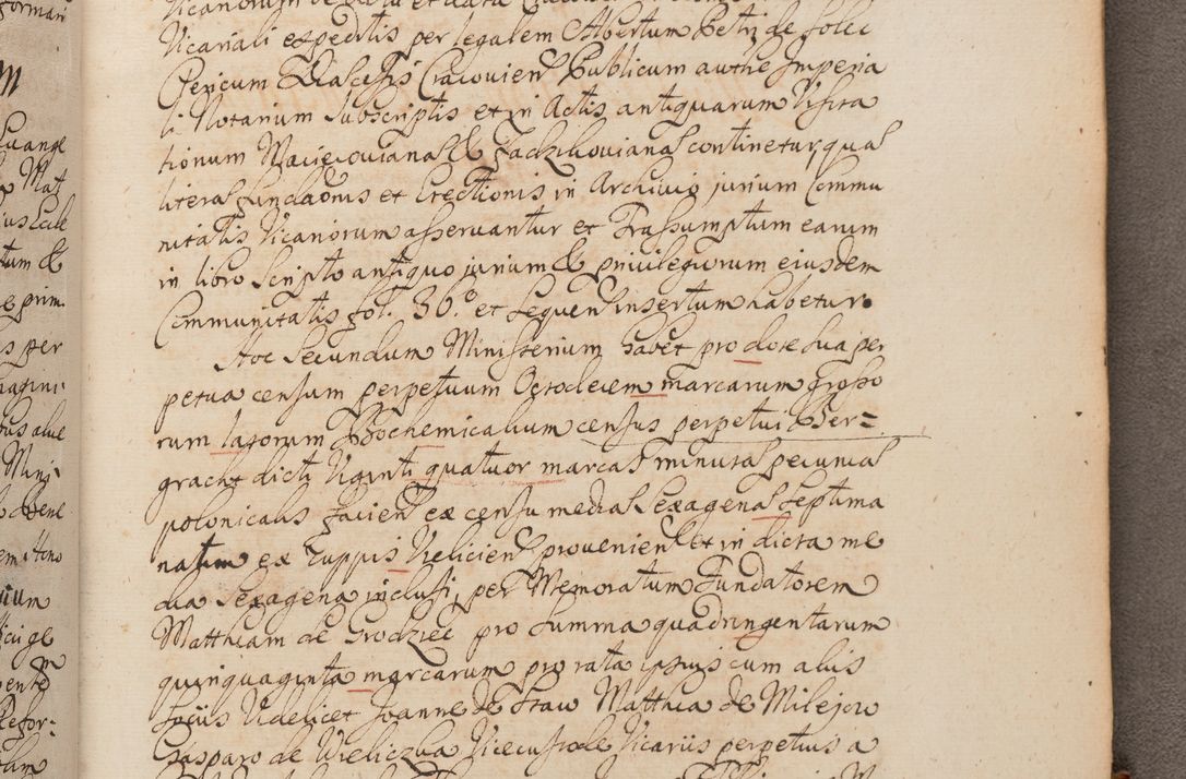 Zdjęcie nr 401 dla obiektu archiwalnego: In Nomine Domini Amen. ACTA VISITATIONIS. Externa sub Anno 1670 in Mense Julio incepta et in Augusto ac aliis Sequentibus eiusdem Anni mensibus per olim Illustrissimum ac Reverendissimum Dominum Andream Trzebicki Episcopum Cracoviensem in Cathedrali Ecclesia peractae, et successive per omnia et singula eiusdem Ecclesiae Sacella seu Capellas continuata atque ad hoc secundum volumen redacta et partim ob pestem Cracoviensem quadriennio grassantem partim ob alia legalia impedimenta quominus eadem Visitatio executa fuerit retardatae Demum morte praefati Illustrissimi et Reverendissimi Andreae Episcopi in Anno 1679 interveniente eadem Acta uti tam posthuma sub felici regimine Illustrissimi et Reverendissimi Domini Joannis Małachowski immediate in eundem Episcopatum succedentes ad effectum et finem executoris Authe. ordinaria in Anno 1682 sunt et fuerunt publicata, atque ideo illis omnibus et singulis quibus interest intimata.  VISITATIO Altarium Ecclesiae Cathedralis Cracoviensis infraspecificatorum circa translationem suorum ministeriorum et unionem Altaribus marmoreis ad quatuor columnas Ecclesiae sitis Anno Domini 1760 Die 17 Mensis Martij peracta. Perillustris Reverendissimus Dominus Hyacinthus Łopacki Canonicus Cathedralis et Archipresbyter Infulatus Cracoviensis Decanus Sandomiriensis a Celsissimo Illustrissimo Reverendissimo Domino Cajetano Ignatio Sołtyk Dei et Apostolicae Sedis Gratia Episcopo Cracoviensi Duce Severiae ad infrascripta delegatus per instrumentum tenoris sequentis ...