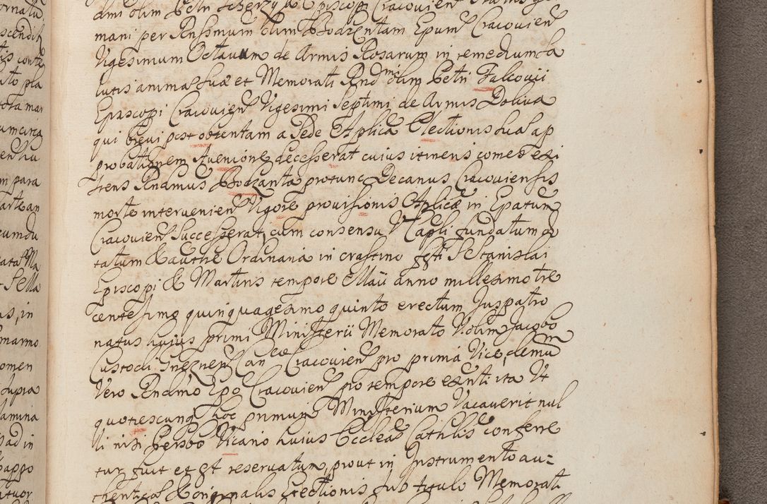 Zdjęcie nr 396 dla obiektu archiwalnego: In Nomine Domini Amen. ACTA VISITATIONIS. Externa sub Anno 1670 in Mense Julio incepta et in Augusto ac aliis Sequentibus eiusdem Anni mensibus per olim Illustrissimum ac Reverendissimum Dominum Andream Trzebicki Episcopum Cracoviensem in Cathedrali Ecclesia peractae, et successive per omnia et singula eiusdem Ecclesiae Sacella seu Capellas continuata atque ad hoc secundum volumen redacta et partim ob pestem Cracoviensem quadriennio grassantem partim ob alia legalia impedimenta quominus eadem Visitatio executa fuerit retardatae Demum morte praefati Illustrissimi et Reverendissimi Andreae Episcopi in Anno 1679 interveniente eadem Acta uti tam posthuma sub felici regimine Illustrissimi et Reverendissimi Domini Joannis Małachowski immediate in eundem Episcopatum succedentes ad effectum et finem executoris Authe. ordinaria in Anno 1682 sunt et fuerunt publicata, atque ideo illis omnibus et singulis quibus interest intimata.  VISITATIO Altarium Ecclesiae Cathedralis Cracoviensis infraspecificatorum circa translationem suorum ministeriorum et unionem Altaribus marmoreis ad quatuor columnas Ecclesiae sitis Anno Domini 1760 Die 17 Mensis Martij peracta. Perillustris Reverendissimus Dominus Hyacinthus Łopacki Canonicus Cathedralis et Archipresbyter Infulatus Cracoviensis Decanus Sandomiriensis a Celsissimo Illustrissimo Reverendissimo Domino Cajetano Ignatio Sołtyk Dei et Apostolicae Sedis Gratia Episcopo Cracoviensi Duce Severiae ad infrascripta delegatus per instrumentum tenoris sequentis ...