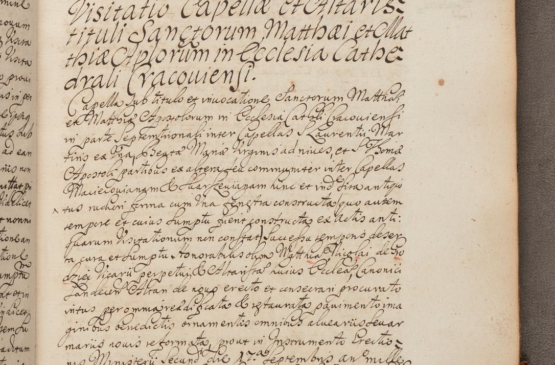 Zdjęcie nr 394 dla obiektu archiwalnego: In Nomine Domini Amen. ACTA VISITATIONIS. Externa sub Anno 1670 in Mense Julio incepta et in Augusto ac aliis Sequentibus eiusdem Anni mensibus per olim Illustrissimum ac Reverendissimum Dominum Andream Trzebicki Episcopum Cracoviensem in Cathedrali Ecclesia peractae, et successive per omnia et singula eiusdem Ecclesiae Sacella seu Capellas continuata atque ad hoc secundum volumen redacta et partim ob pestem Cracoviensem quadriennio grassantem partim ob alia legalia impedimenta quominus eadem Visitatio executa fuerit retardatae Demum morte praefati Illustrissimi et Reverendissimi Andreae Episcopi in Anno 1679 interveniente eadem Acta uti tam posthuma sub felici regimine Illustrissimi et Reverendissimi Domini Joannis Małachowski immediate in eundem Episcopatum succedentes ad effectum et finem executoris Authe. ordinaria in Anno 1682 sunt et fuerunt publicata, atque ideo illis omnibus et singulis quibus interest intimata.  VISITATIO Altarium Ecclesiae Cathedralis Cracoviensis infraspecificatorum circa translationem suorum ministeriorum et unionem Altaribus marmoreis ad quatuor columnas Ecclesiae sitis Anno Domini 1760 Die 17 Mensis Martij peracta. Perillustris Reverendissimus Dominus Hyacinthus Łopacki Canonicus Cathedralis et Archipresbyter Infulatus Cracoviensis Decanus Sandomiriensis a Celsissimo Illustrissimo Reverendissimo Domino Cajetano Ignatio Sołtyk Dei et Apostolicae Sedis Gratia Episcopo Cracoviensi Duce Severiae ad infrascripta delegatus per instrumentum tenoris sequentis ...