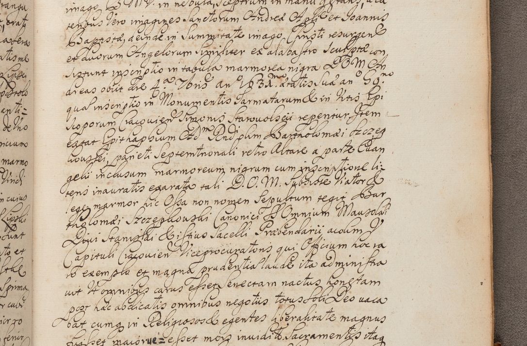 Zdjęcie nr 395 dla obiektu archiwalnego: In Nomine Domini Amen. ACTA VISITATIONIS. Externa sub Anno 1670 in Mense Julio incepta et in Augusto ac aliis Sequentibus eiusdem Anni mensibus per olim Illustrissimum ac Reverendissimum Dominum Andream Trzebicki Episcopum Cracoviensem in Cathedrali Ecclesia peractae, et successive per omnia et singula eiusdem Ecclesiae Sacella seu Capellas continuata atque ad hoc secundum volumen redacta et partim ob pestem Cracoviensem quadriennio grassantem partim ob alia legalia impedimenta quominus eadem Visitatio executa fuerit retardatae Demum morte praefati Illustrissimi et Reverendissimi Andreae Episcopi in Anno 1679 interveniente eadem Acta uti tam posthuma sub felici regimine Illustrissimi et Reverendissimi Domini Joannis Małachowski immediate in eundem Episcopatum succedentes ad effectum et finem executoris Authe. ordinaria in Anno 1682 sunt et fuerunt publicata, atque ideo illis omnibus et singulis quibus interest intimata.  VISITATIO Altarium Ecclesiae Cathedralis Cracoviensis infraspecificatorum circa translationem suorum ministeriorum et unionem Altaribus marmoreis ad quatuor columnas Ecclesiae sitis Anno Domini 1760 Die 17 Mensis Martij peracta. Perillustris Reverendissimus Dominus Hyacinthus Łopacki Canonicus Cathedralis et Archipresbyter Infulatus Cracoviensis Decanus Sandomiriensis a Celsissimo Illustrissimo Reverendissimo Domino Cajetano Ignatio Sołtyk Dei et Apostolicae Sedis Gratia Episcopo Cracoviensi Duce Severiae ad infrascripta delegatus per instrumentum tenoris sequentis ...