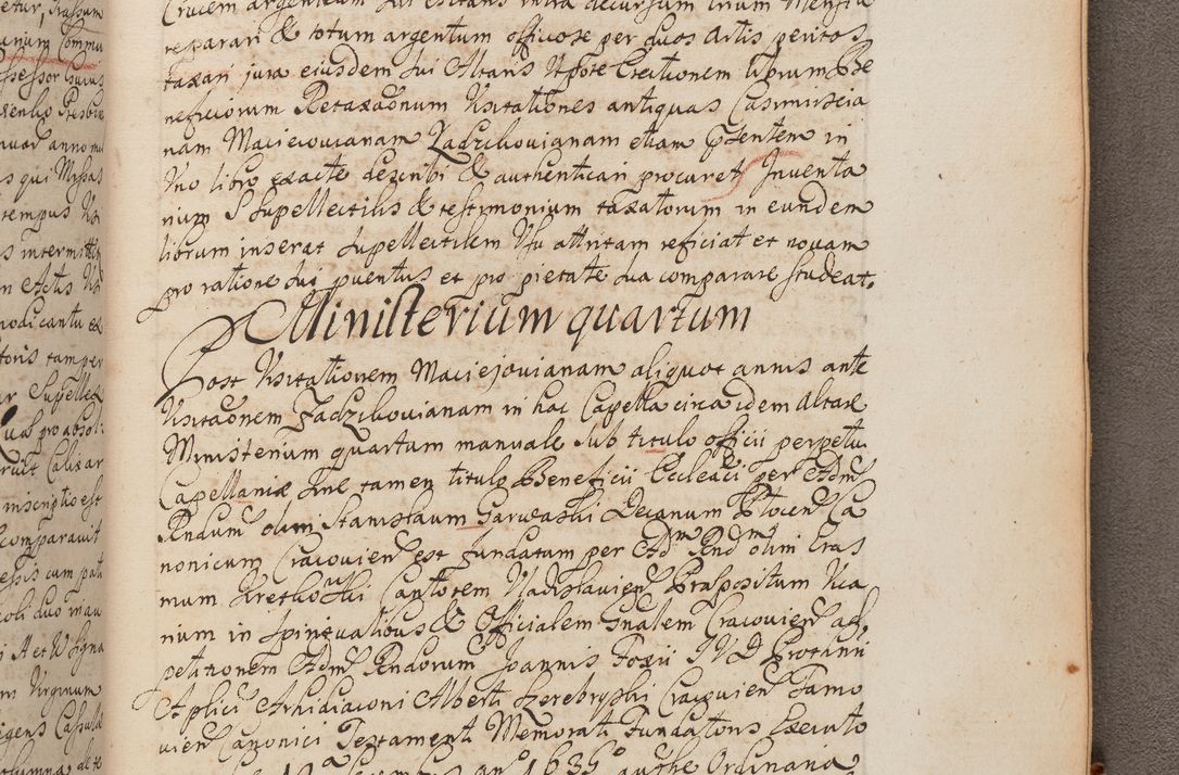 Zdjęcie nr 386 dla obiektu archiwalnego: In Nomine Domini Amen. ACTA VISITATIONIS. Externa sub Anno 1670 in Mense Julio incepta et in Augusto ac aliis Sequentibus eiusdem Anni mensibus per olim Illustrissimum ac Reverendissimum Dominum Andream Trzebicki Episcopum Cracoviensem in Cathedrali Ecclesia peractae, et successive per omnia et singula eiusdem Ecclesiae Sacella seu Capellas continuata atque ad hoc secundum volumen redacta et partim ob pestem Cracoviensem quadriennio grassantem partim ob alia legalia impedimenta quominus eadem Visitatio executa fuerit retardatae Demum morte praefati Illustrissimi et Reverendissimi Andreae Episcopi in Anno 1679 interveniente eadem Acta uti tam posthuma sub felici regimine Illustrissimi et Reverendissimi Domini Joannis Małachowski immediate in eundem Episcopatum succedentes ad effectum et finem executoris Authe. ordinaria in Anno 1682 sunt et fuerunt publicata, atque ideo illis omnibus et singulis quibus interest intimata.  VISITATIO Altarium Ecclesiae Cathedralis Cracoviensis infraspecificatorum circa translationem suorum ministeriorum et unionem Altaribus marmoreis ad quatuor columnas Ecclesiae sitis Anno Domini 1760 Die 17 Mensis Martij peracta. Perillustris Reverendissimus Dominus Hyacinthus Łopacki Canonicus Cathedralis et Archipresbyter Infulatus Cracoviensis Decanus Sandomiriensis a Celsissimo Illustrissimo Reverendissimo Domino Cajetano Ignatio Sołtyk Dei et Apostolicae Sedis Gratia Episcopo Cracoviensi Duce Severiae ad infrascripta delegatus per instrumentum tenoris sequentis ...