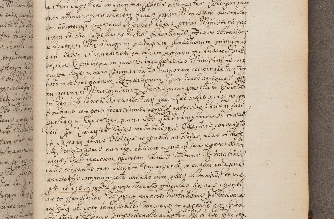 Zdjęcie nr 383 dla obiektu archiwalnego: In Nomine Domini Amen. ACTA VISITATIONIS. Externa sub Anno 1670 in Mense Julio incepta et in Augusto ac aliis Sequentibus eiusdem Anni mensibus per olim Illustrissimum ac Reverendissimum Dominum Andream Trzebicki Episcopum Cracoviensem in Cathedrali Ecclesia peractae, et successive per omnia et singula eiusdem Ecclesiae Sacella seu Capellas continuata atque ad hoc secundum volumen redacta et partim ob pestem Cracoviensem quadriennio grassantem partim ob alia legalia impedimenta quominus eadem Visitatio executa fuerit retardatae Demum morte praefati Illustrissimi et Reverendissimi Andreae Episcopi in Anno 1679 interveniente eadem Acta uti tam posthuma sub felici regimine Illustrissimi et Reverendissimi Domini Joannis Małachowski immediate in eundem Episcopatum succedentes ad effectum et finem executoris Authe. ordinaria in Anno 1682 sunt et fuerunt publicata, atque ideo illis omnibus et singulis quibus interest intimata.  VISITATIO Altarium Ecclesiae Cathedralis Cracoviensis infraspecificatorum circa translationem suorum ministeriorum et unionem Altaribus marmoreis ad quatuor columnas Ecclesiae sitis Anno Domini 1760 Die 17 Mensis Martij peracta. Perillustris Reverendissimus Dominus Hyacinthus Łopacki Canonicus Cathedralis et Archipresbyter Infulatus Cracoviensis Decanus Sandomiriensis a Celsissimo Illustrissimo Reverendissimo Domino Cajetano Ignatio Sołtyk Dei et Apostolicae Sedis Gratia Episcopo Cracoviensi Duce Severiae ad infrascripta delegatus per instrumentum tenoris sequentis ...