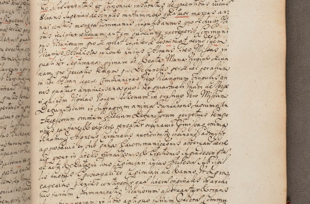 Zdjęcie nr 384 dla obiektu archiwalnego: In Nomine Domini Amen. ACTA VISITATIONIS. Externa sub Anno 1670 in Mense Julio incepta et in Augusto ac aliis Sequentibus eiusdem Anni mensibus per olim Illustrissimum ac Reverendissimum Dominum Andream Trzebicki Episcopum Cracoviensem in Cathedrali Ecclesia peractae, et successive per omnia et singula eiusdem Ecclesiae Sacella seu Capellas continuata atque ad hoc secundum volumen redacta et partim ob pestem Cracoviensem quadriennio grassantem partim ob alia legalia impedimenta quominus eadem Visitatio executa fuerit retardatae Demum morte praefati Illustrissimi et Reverendissimi Andreae Episcopi in Anno 1679 interveniente eadem Acta uti tam posthuma sub felici regimine Illustrissimi et Reverendissimi Domini Joannis Małachowski immediate in eundem Episcopatum succedentes ad effectum et finem executoris Authe. ordinaria in Anno 1682 sunt et fuerunt publicata, atque ideo illis omnibus et singulis quibus interest intimata.  VISITATIO Altarium Ecclesiae Cathedralis Cracoviensis infraspecificatorum circa translationem suorum ministeriorum et unionem Altaribus marmoreis ad quatuor columnas Ecclesiae sitis Anno Domini 1760 Die 17 Mensis Martij peracta. Perillustris Reverendissimus Dominus Hyacinthus Łopacki Canonicus Cathedralis et Archipresbyter Infulatus Cracoviensis Decanus Sandomiriensis a Celsissimo Illustrissimo Reverendissimo Domino Cajetano Ignatio Sołtyk Dei et Apostolicae Sedis Gratia Episcopo Cracoviensi Duce Severiae ad infrascripta delegatus per instrumentum tenoris sequentis ...