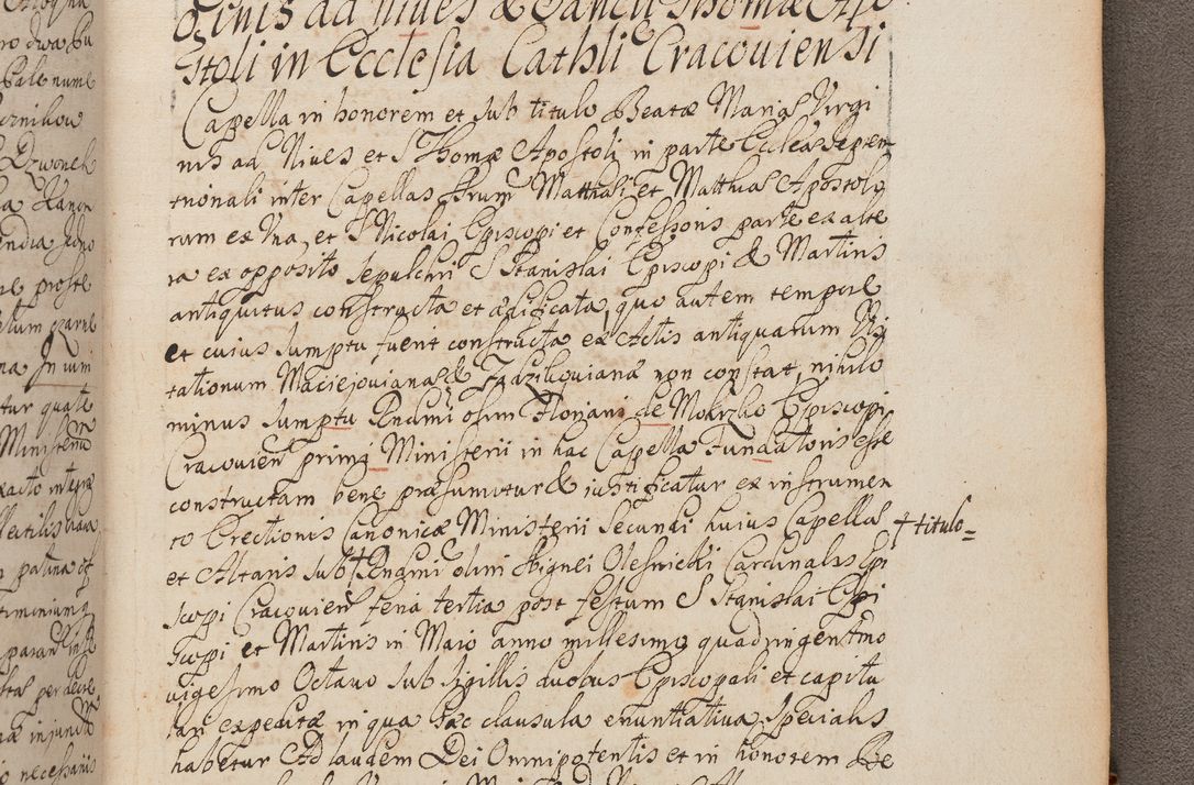 Zdjęcie nr 379 dla obiektu archiwalnego: In Nomine Domini Amen. ACTA VISITATIONIS. Externa sub Anno 1670 in Mense Julio incepta et in Augusto ac aliis Sequentibus eiusdem Anni mensibus per olim Illustrissimum ac Reverendissimum Dominum Andream Trzebicki Episcopum Cracoviensem in Cathedrali Ecclesia peractae, et successive per omnia et singula eiusdem Ecclesiae Sacella seu Capellas continuata atque ad hoc secundum volumen redacta et partim ob pestem Cracoviensem quadriennio grassantem partim ob alia legalia impedimenta quominus eadem Visitatio executa fuerit retardatae Demum morte praefati Illustrissimi et Reverendissimi Andreae Episcopi in Anno 1679 interveniente eadem Acta uti tam posthuma sub felici regimine Illustrissimi et Reverendissimi Domini Joannis Małachowski immediate in eundem Episcopatum succedentes ad effectum et finem executoris Authe. ordinaria in Anno 1682 sunt et fuerunt publicata, atque ideo illis omnibus et singulis quibus interest intimata.  VISITATIO Altarium Ecclesiae Cathedralis Cracoviensis infraspecificatorum circa translationem suorum ministeriorum et unionem Altaribus marmoreis ad quatuor columnas Ecclesiae sitis Anno Domini 1760 Die 17 Mensis Martij peracta. Perillustris Reverendissimus Dominus Hyacinthus Łopacki Canonicus Cathedralis et Archipresbyter Infulatus Cracoviensis Decanus Sandomiriensis a Celsissimo Illustrissimo Reverendissimo Domino Cajetano Ignatio Sołtyk Dei et Apostolicae Sedis Gratia Episcopo Cracoviensi Duce Severiae ad infrascripta delegatus per instrumentum tenoris sequentis ...